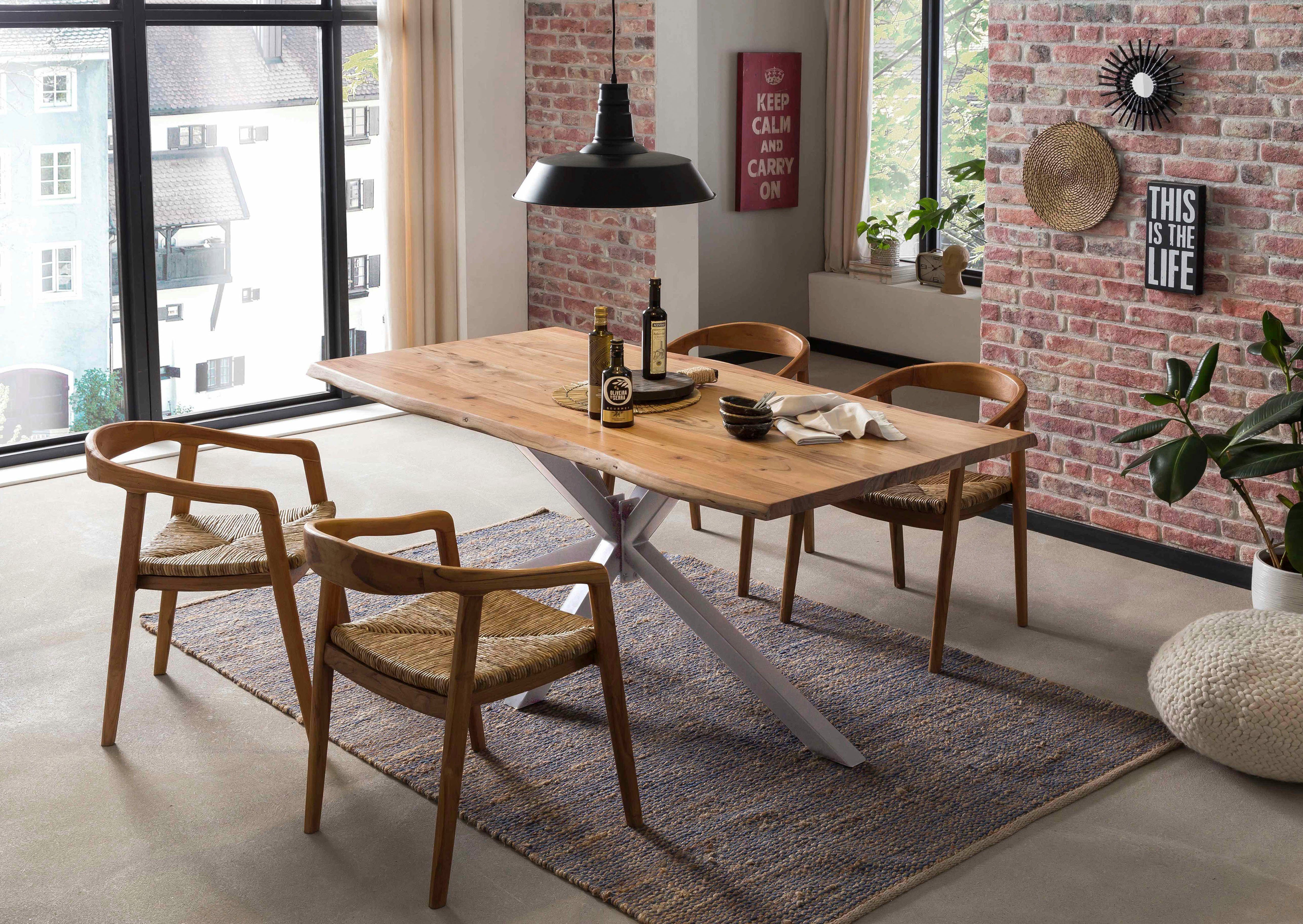 SIT Tafel met hout met boomrand alsof gegroeid