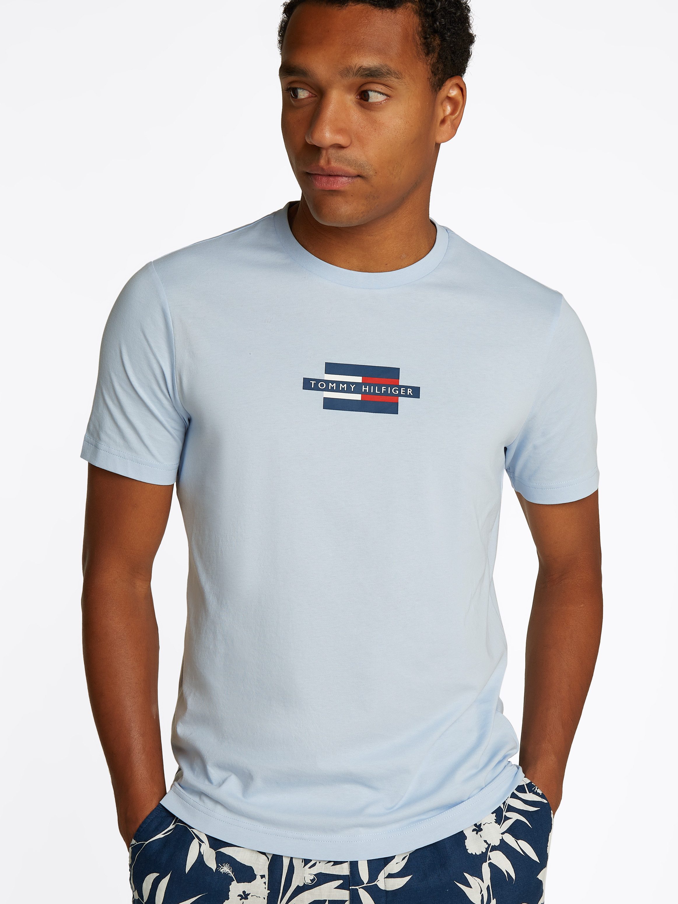 Tommy Hilfiger Shirt met korte mouwen FLAG BOX TEE Met een ronde hals