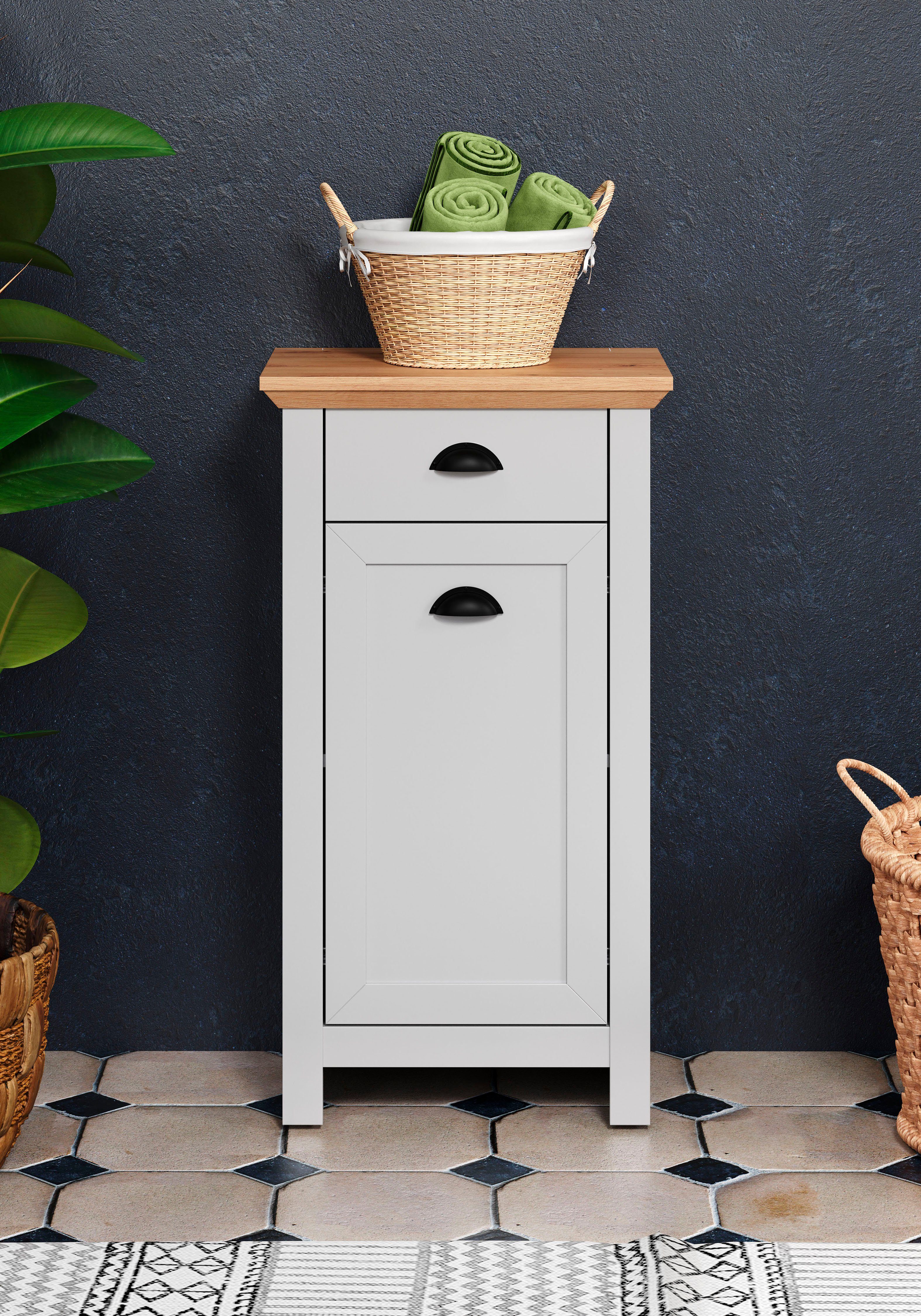 Home affaire Badkamerkast Onderkast met schelpgrepen in landhuisstijl - (B/D/H) 46/33/84 cm