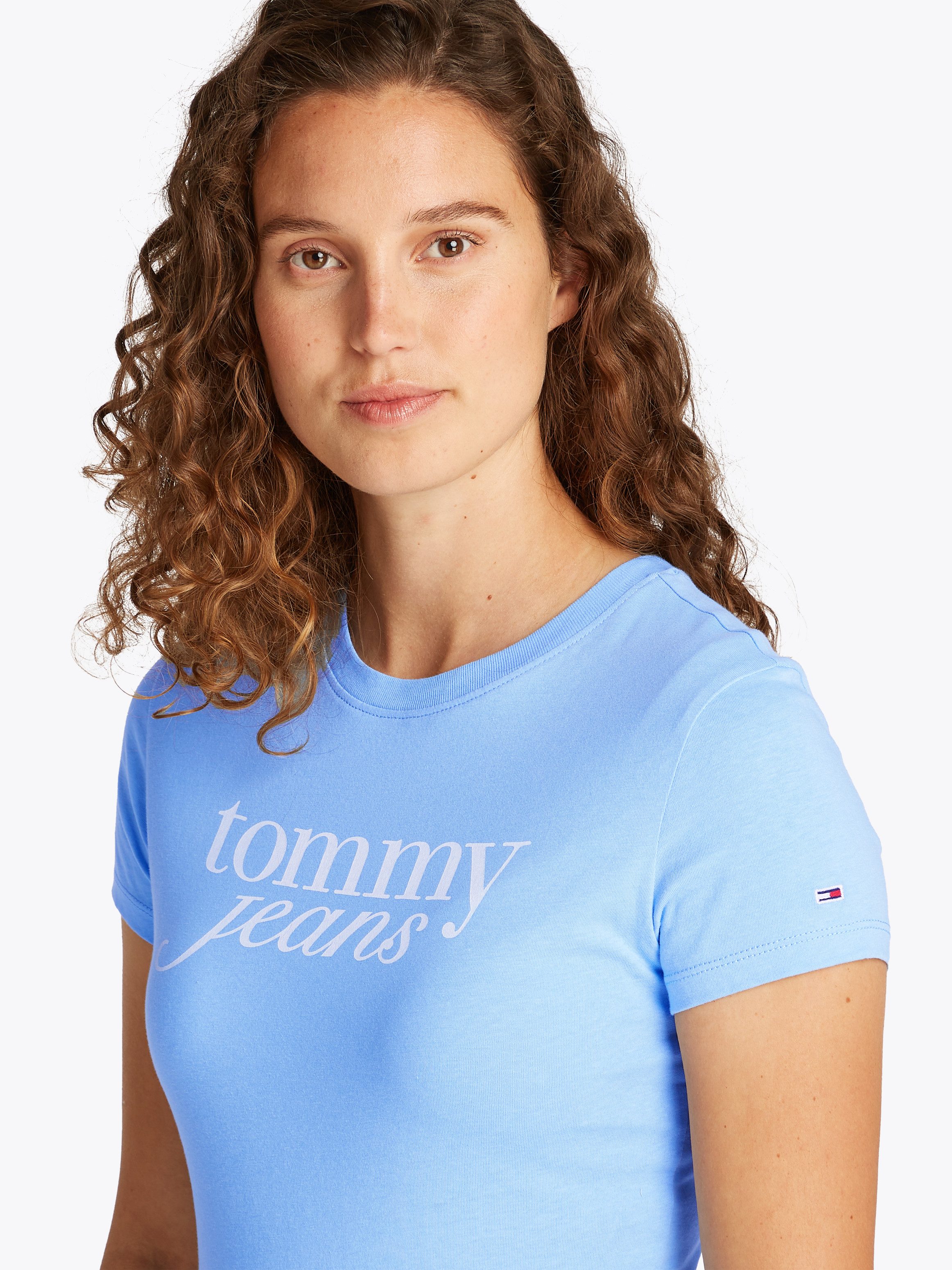 TOMMY JEANS T-shirt met logoprint op borsthoogte