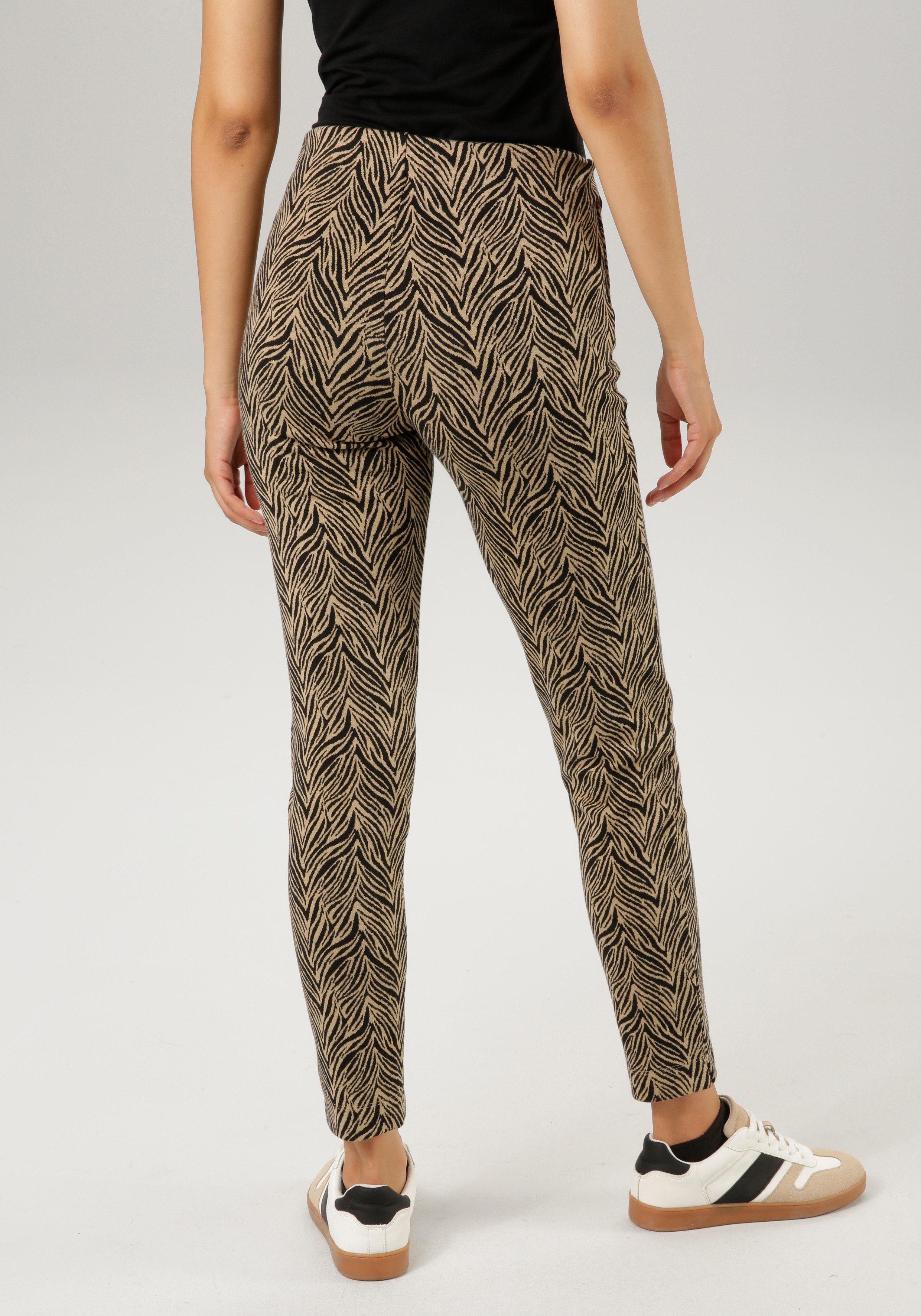 Aniston CASUAL Legging in zebra-look of ruitpatroon - beide zijn chic