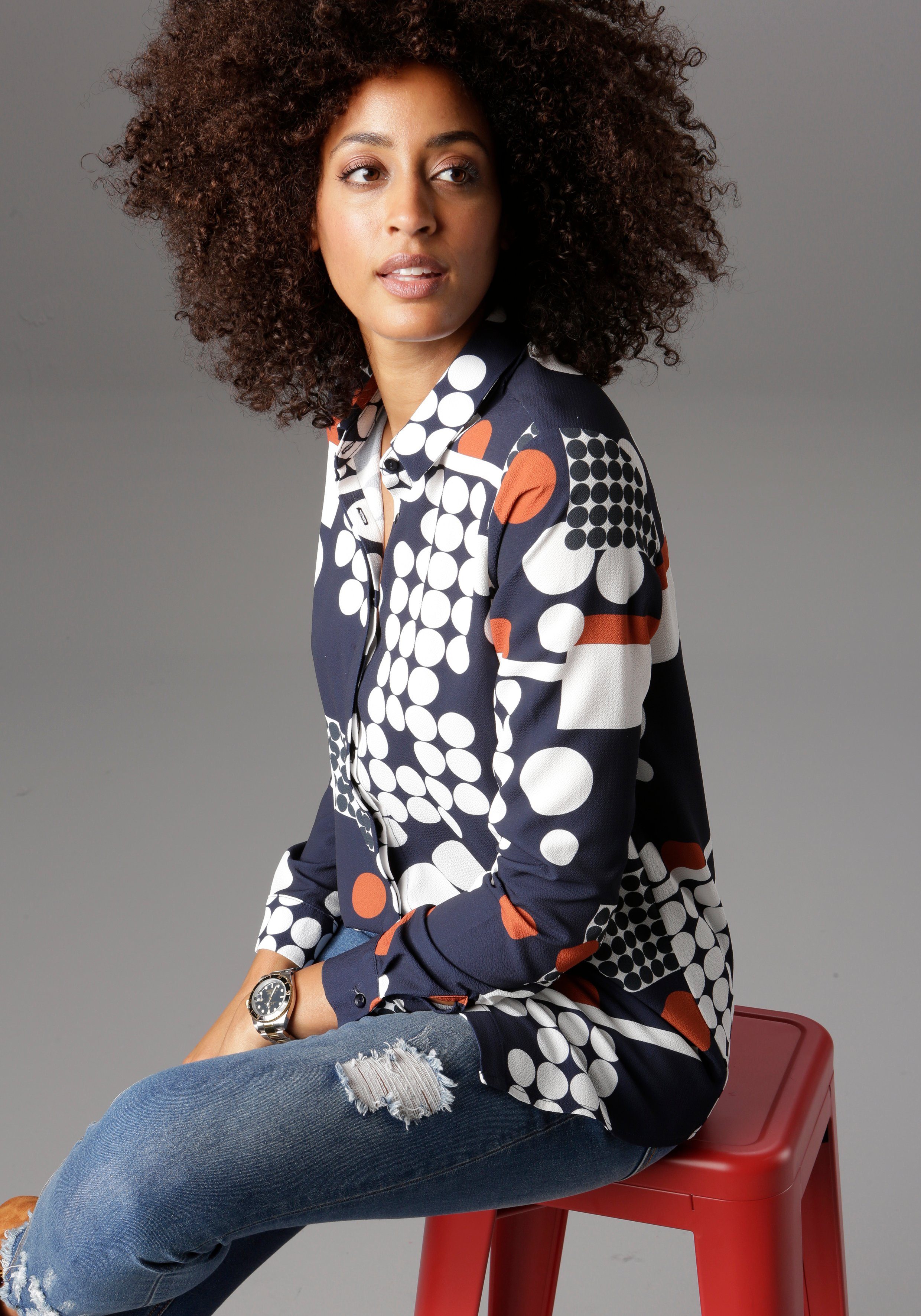 Aniston SELECTED Overhemdblouse met moderne stippeltjesprint