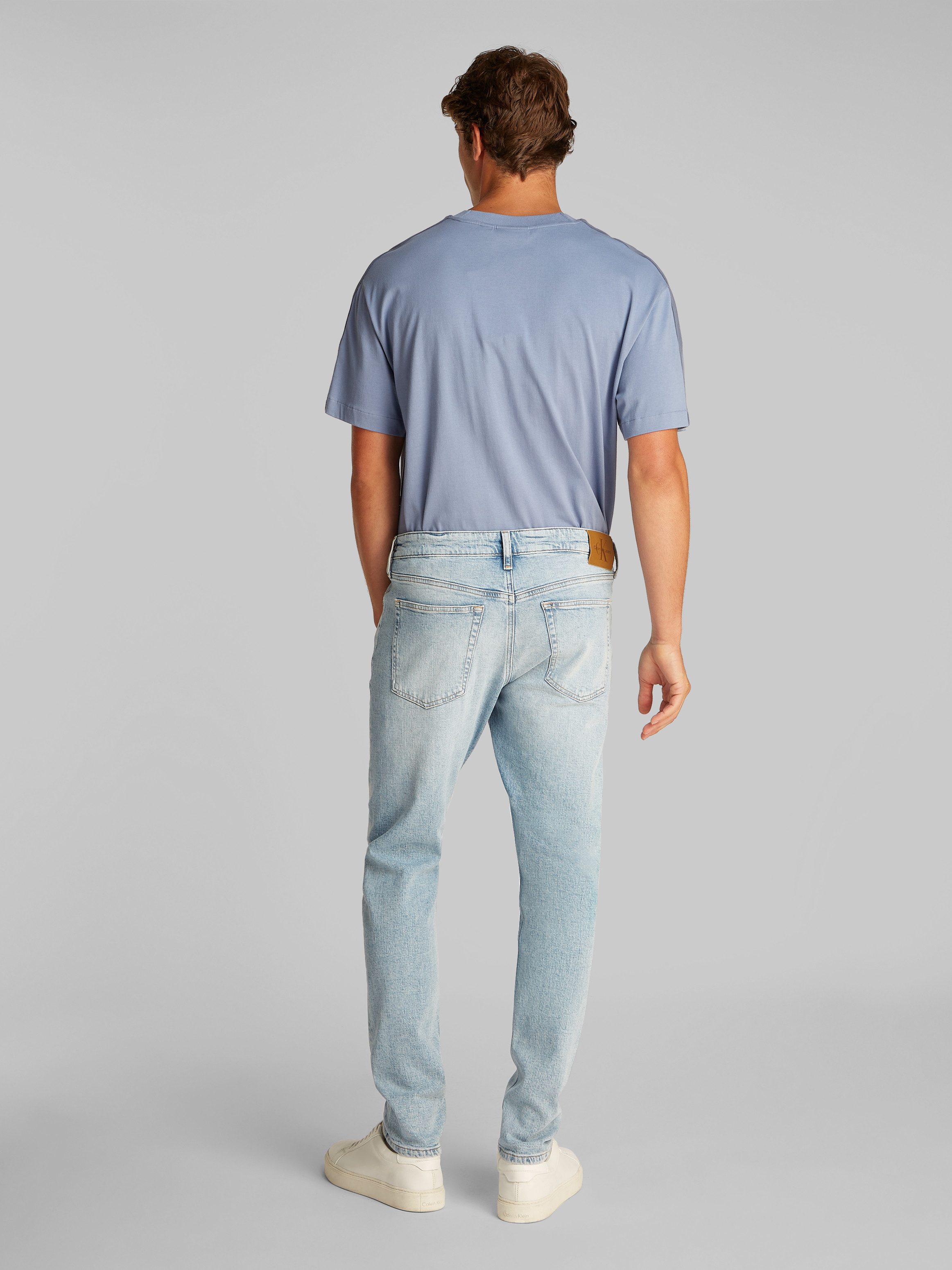 Calvin Klein Tapered jeans SLIM TAPER in lichtblauwe wassing
