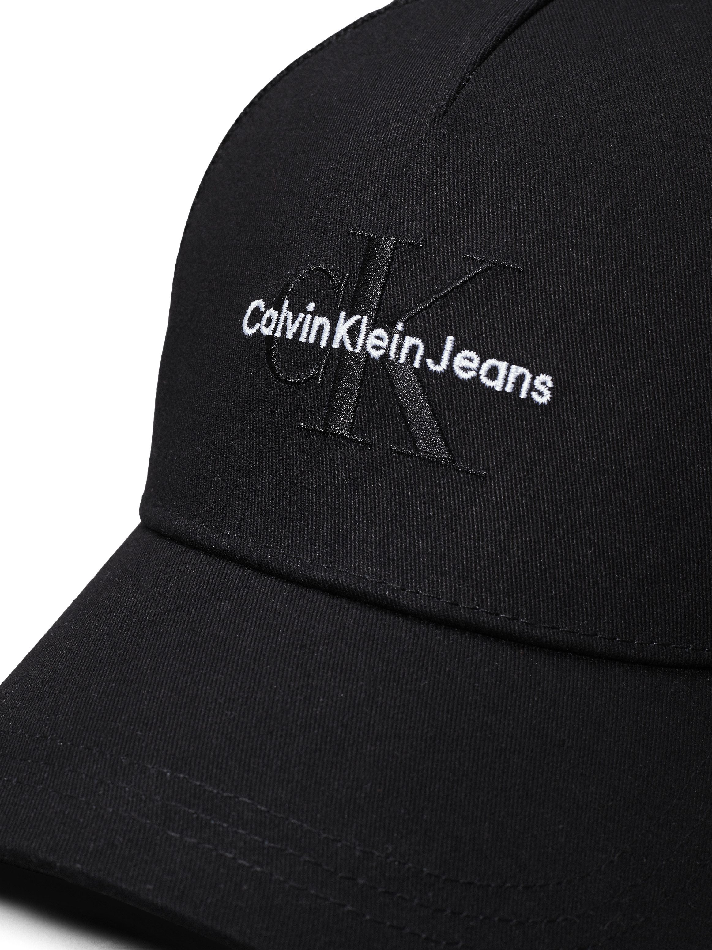 Calvin Klein Truckerpet MONO LOGO EMBRO TRUCKER HAT