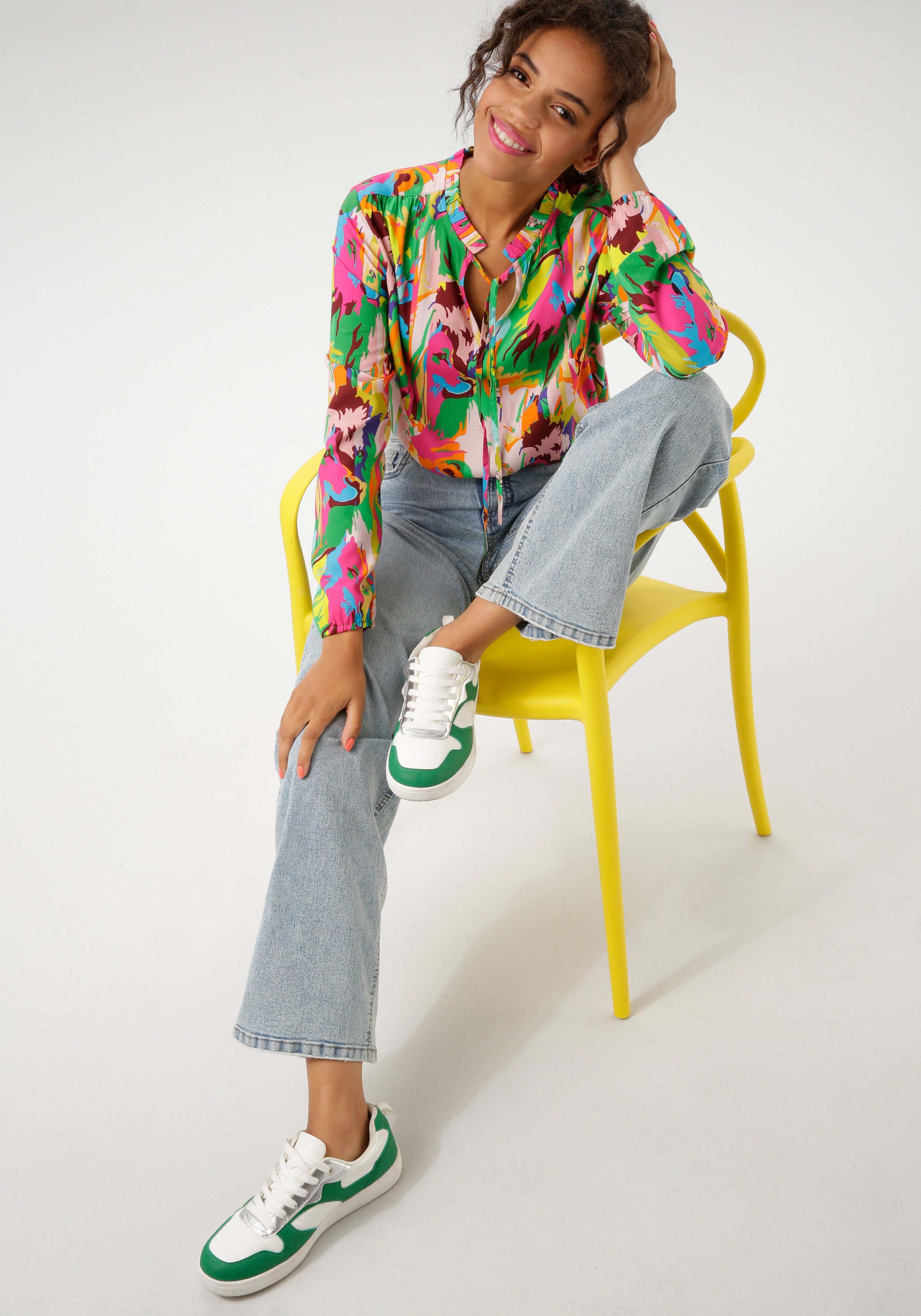 Aniston CASUAL Blouse zonder sluiting met leeuwenkoppen in kleurrijke jungleprint - nieuwe collectie