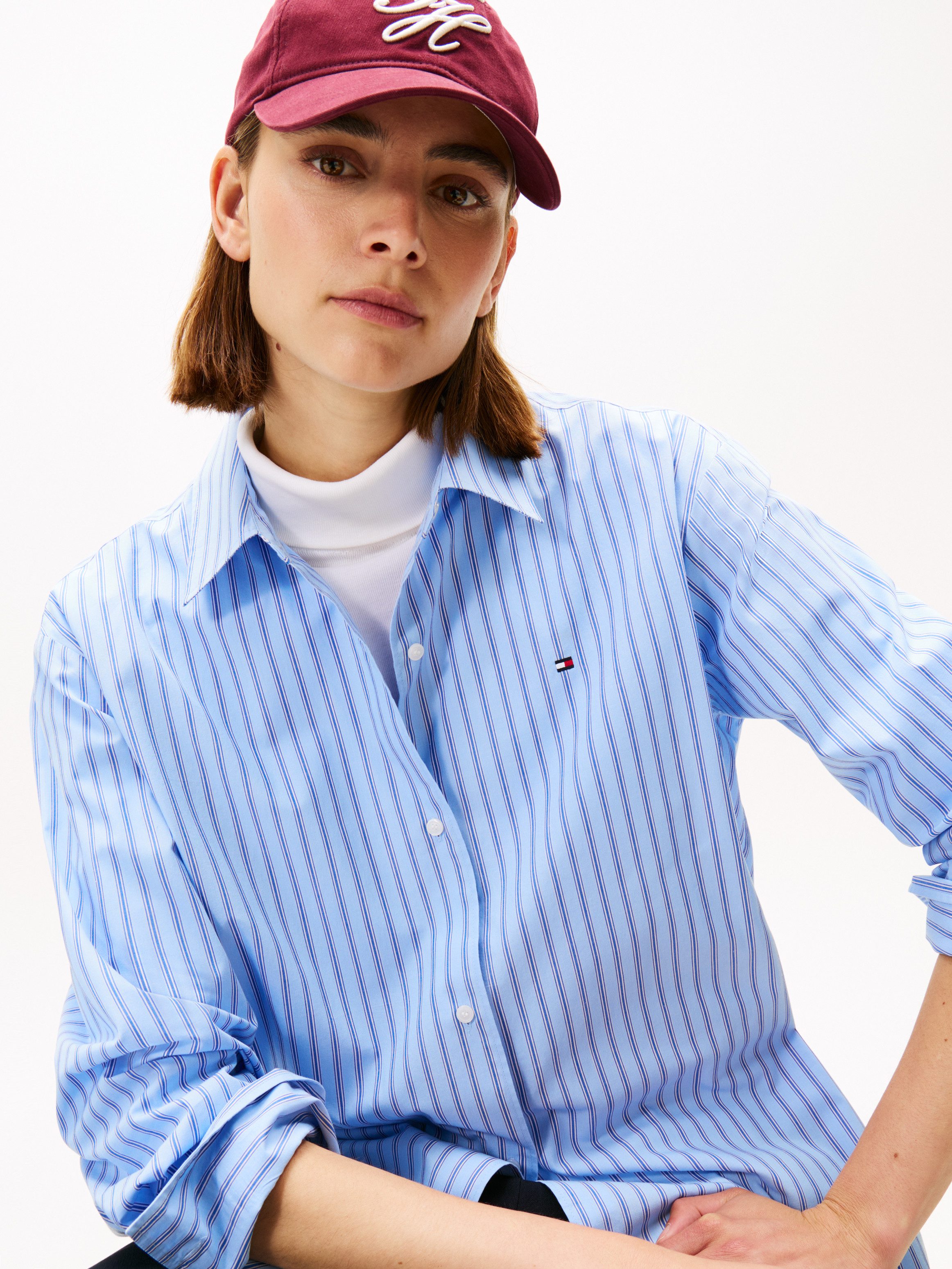 Tommy Hilfiger Overhemdblouse ESS POPLIN EASY FIT SHIRT Achter langer gesneden met afgeronde zoom