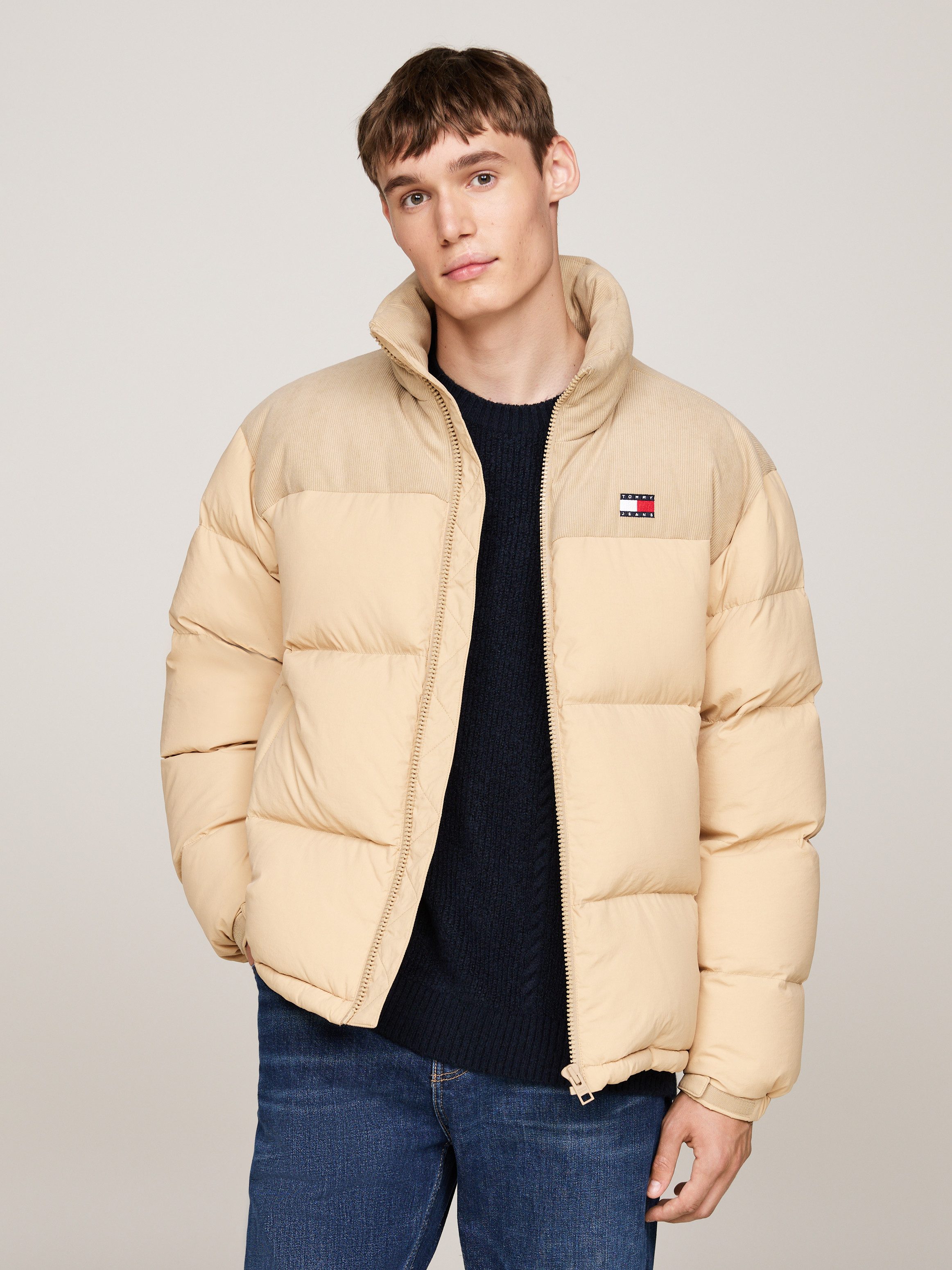 TOMMY JEANS Gewatteerde jas TJM CORD MIX ALASKA PUFFER met cord-inzetten op borst en schouders