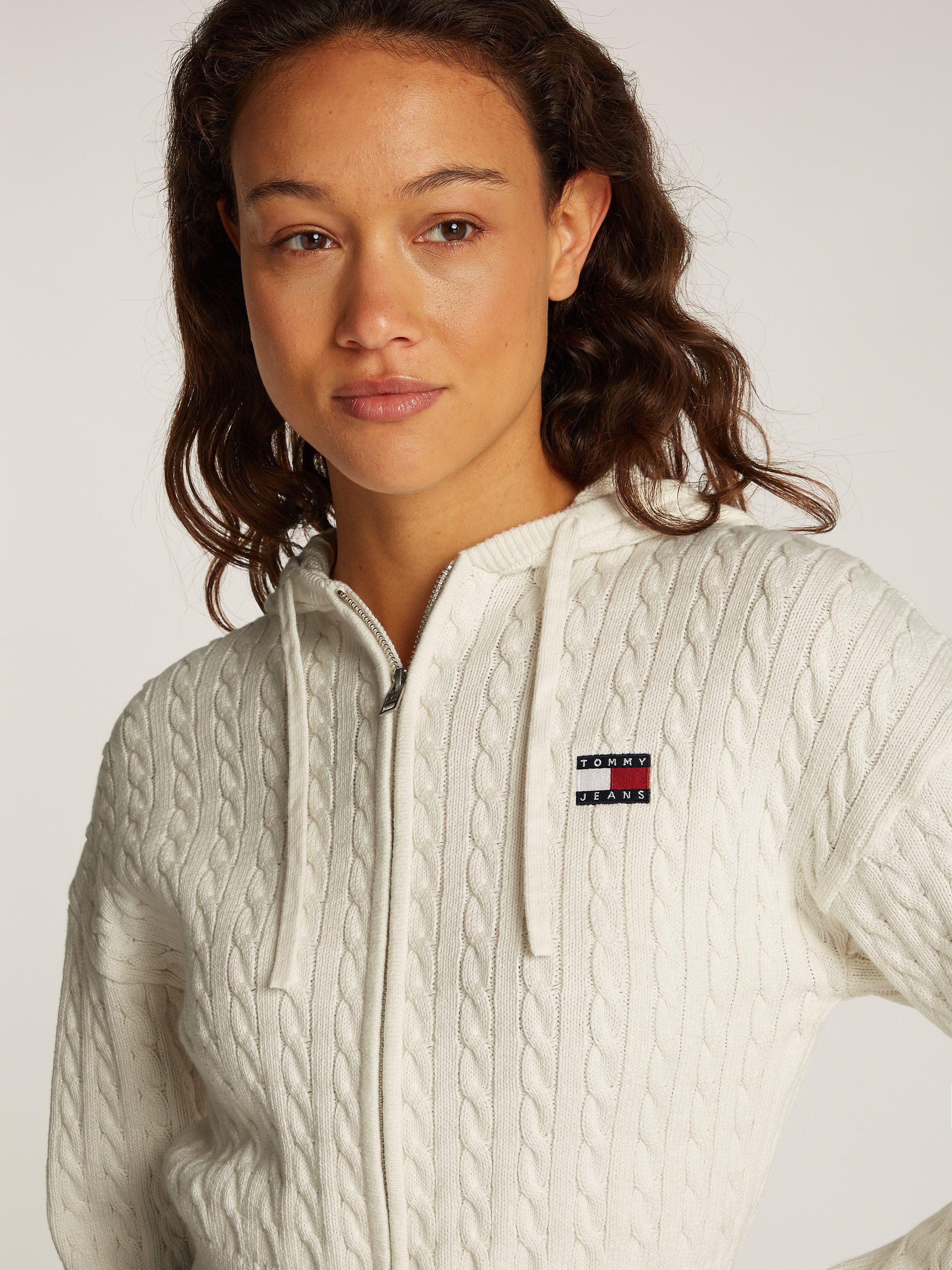 TOMMY JEANS Capuchontrui TJW BADGE CABL HOOD CARDIGAN EXT