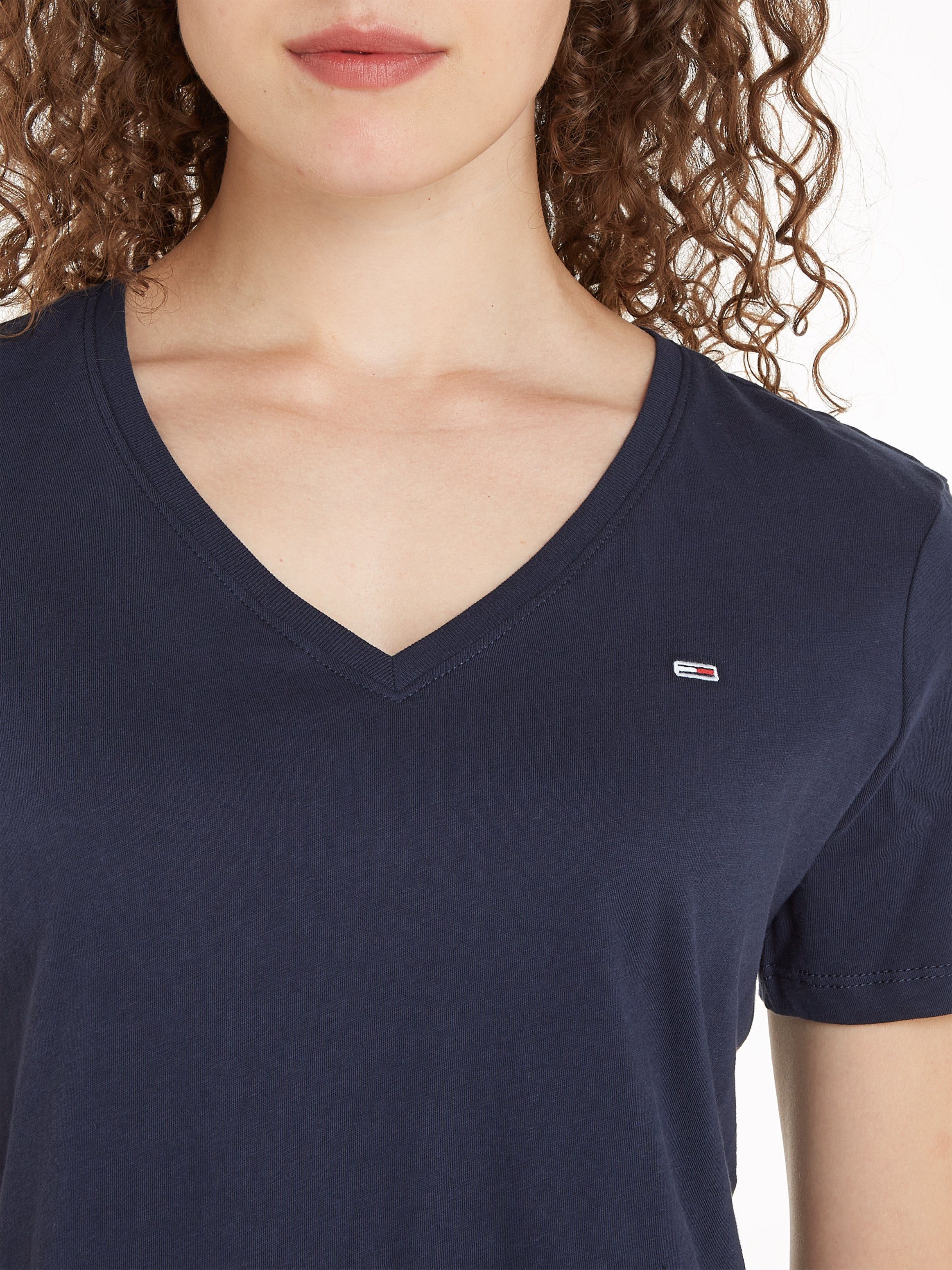 TOMMY JEANS Shirt met V-hals met tommy jeans-merklabel op borsthoogte
