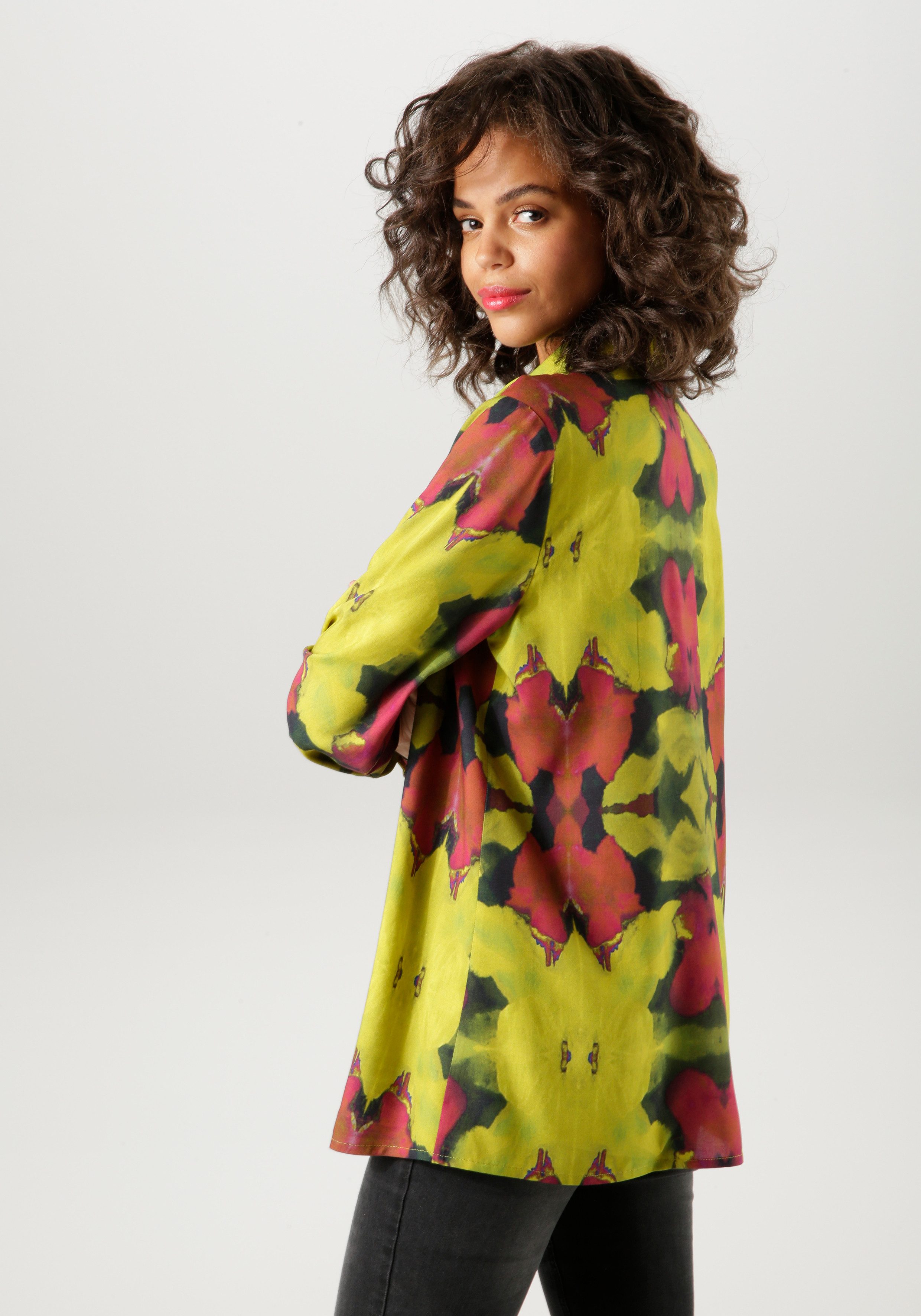 Aniston CASUAL Overhemdblouse met bloem batik-print elk stuk is uniek