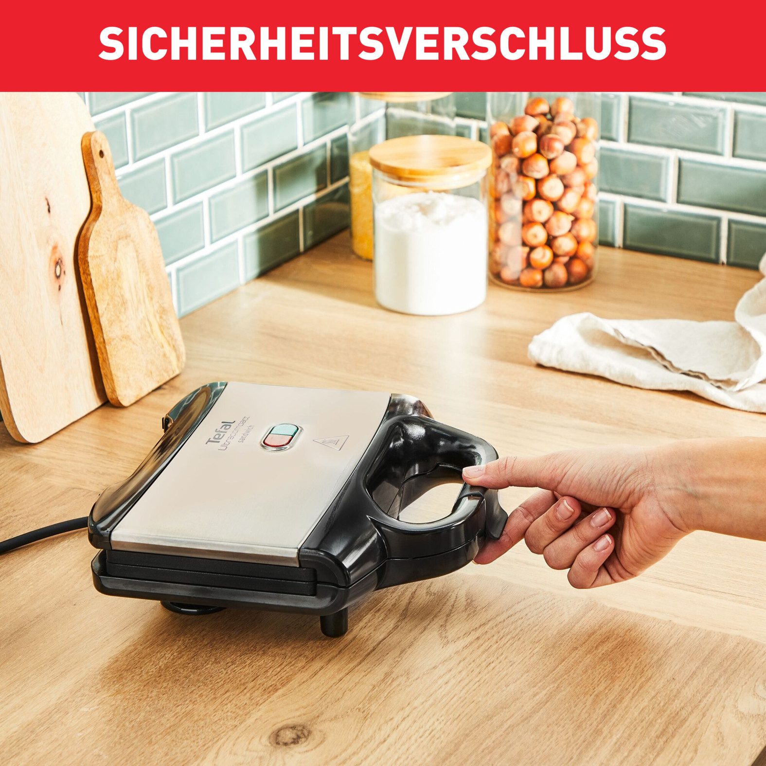 Tefal Sandwichmaker Ultracompact, eenvoudige reiniging, vergrendelknop, geïsoleerde handgreep bakplaten met antiaanbaklaag, gemakkelijk te reinigen, afm.: 26,5x12x26 cm