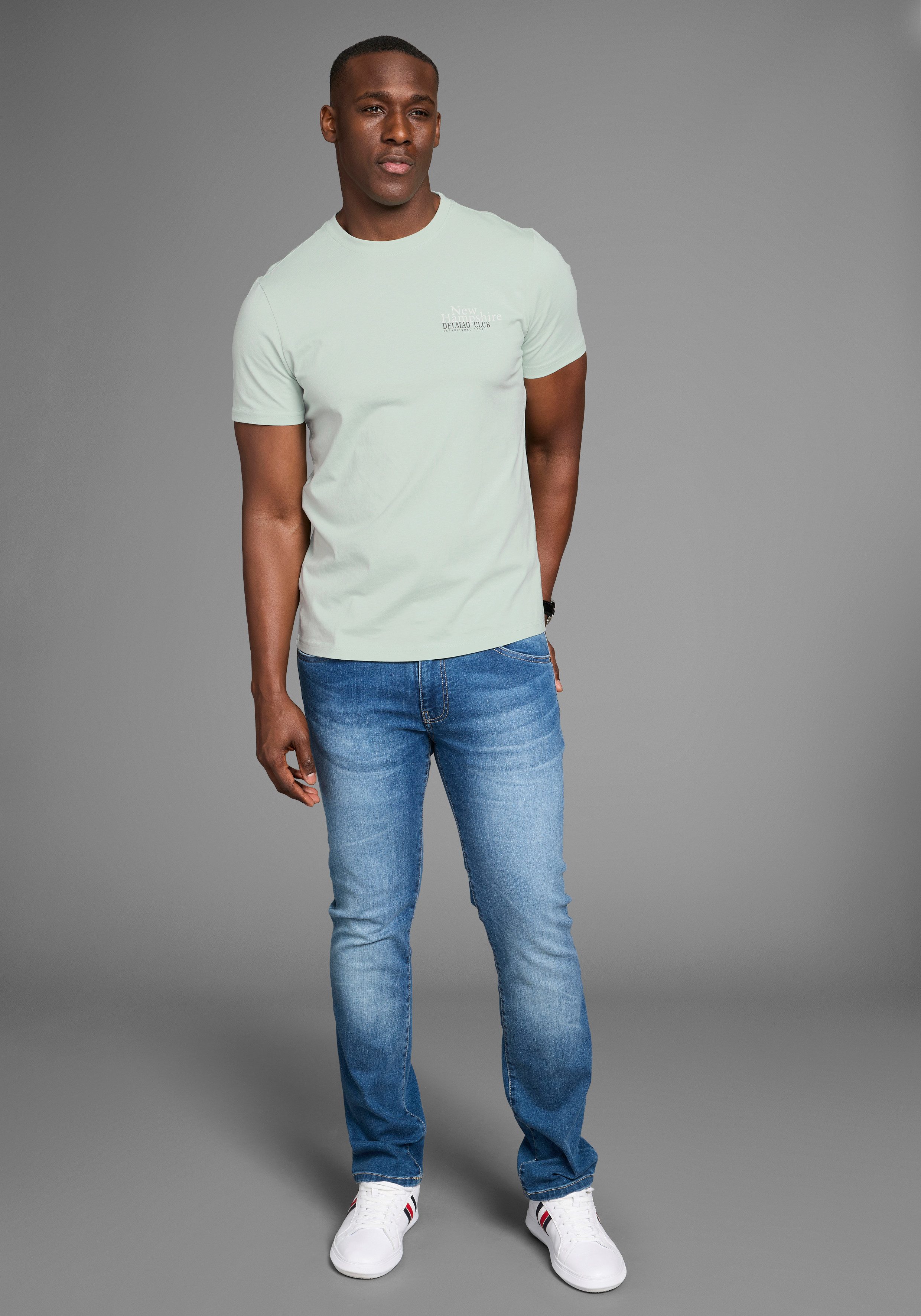 DELMAO T-shirt met subtiele logo-opdruk in club-design