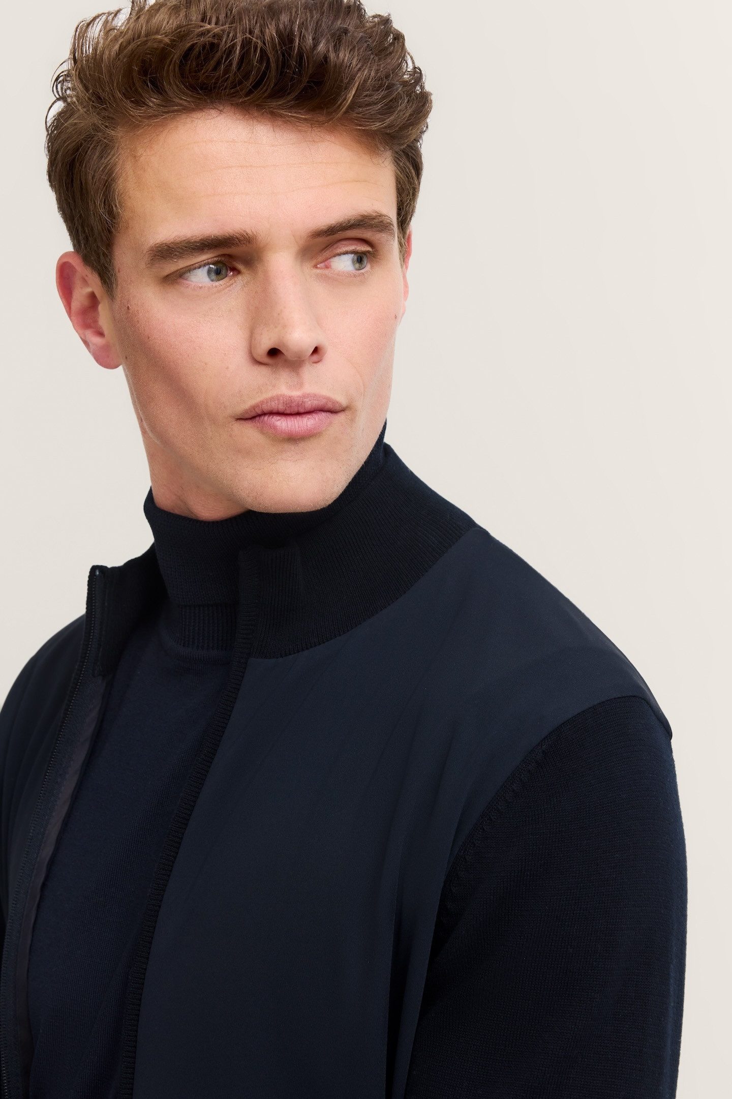 Bugatti Vest Regular fit met een opstaande kraag en ritszakken