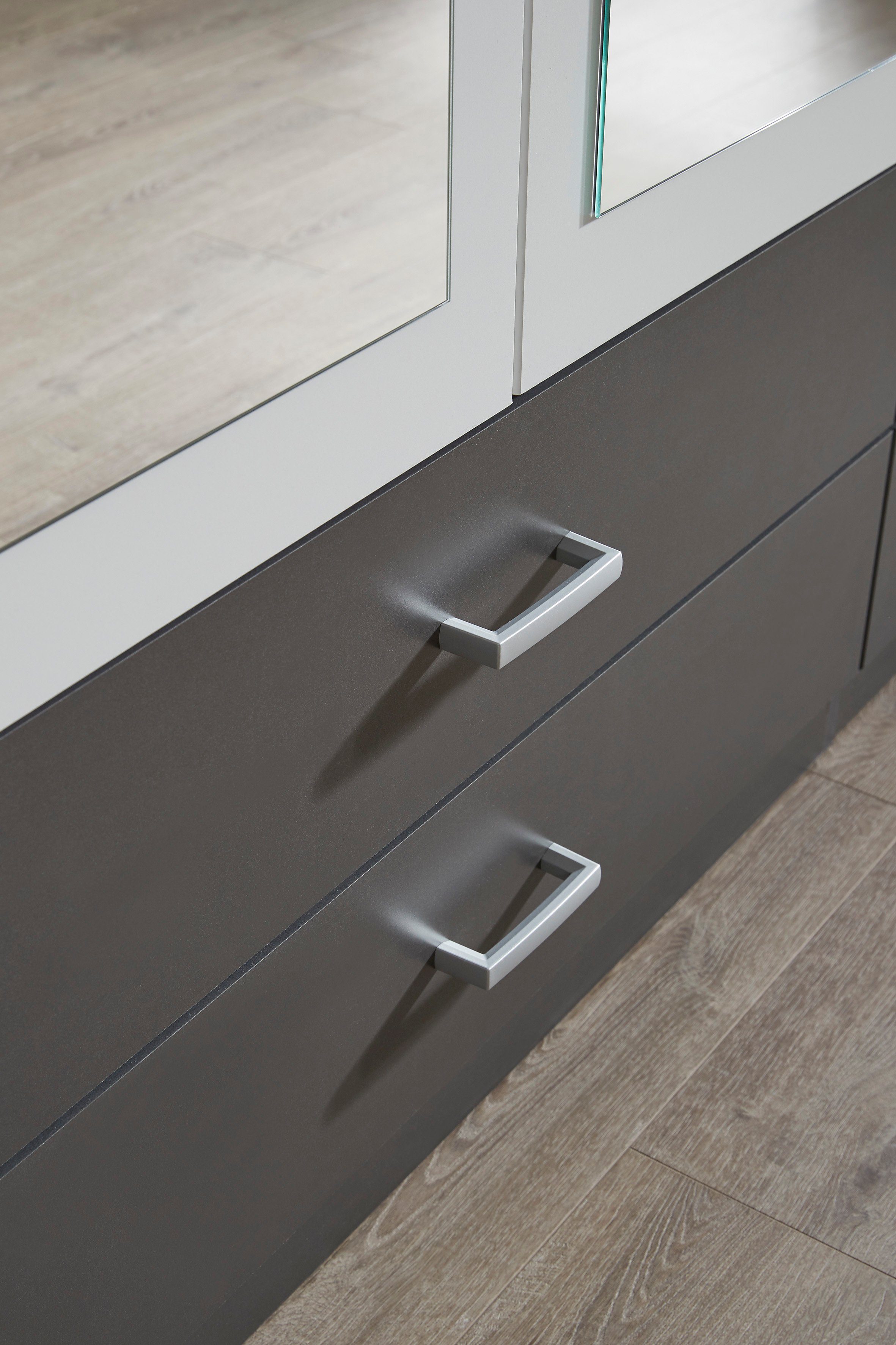 rauch Kledingkast Kast Garderobe Wasmand GAMMA in 3 Breedtes veel opbergruimte met 6 lades, met spiegel topseller made in germany