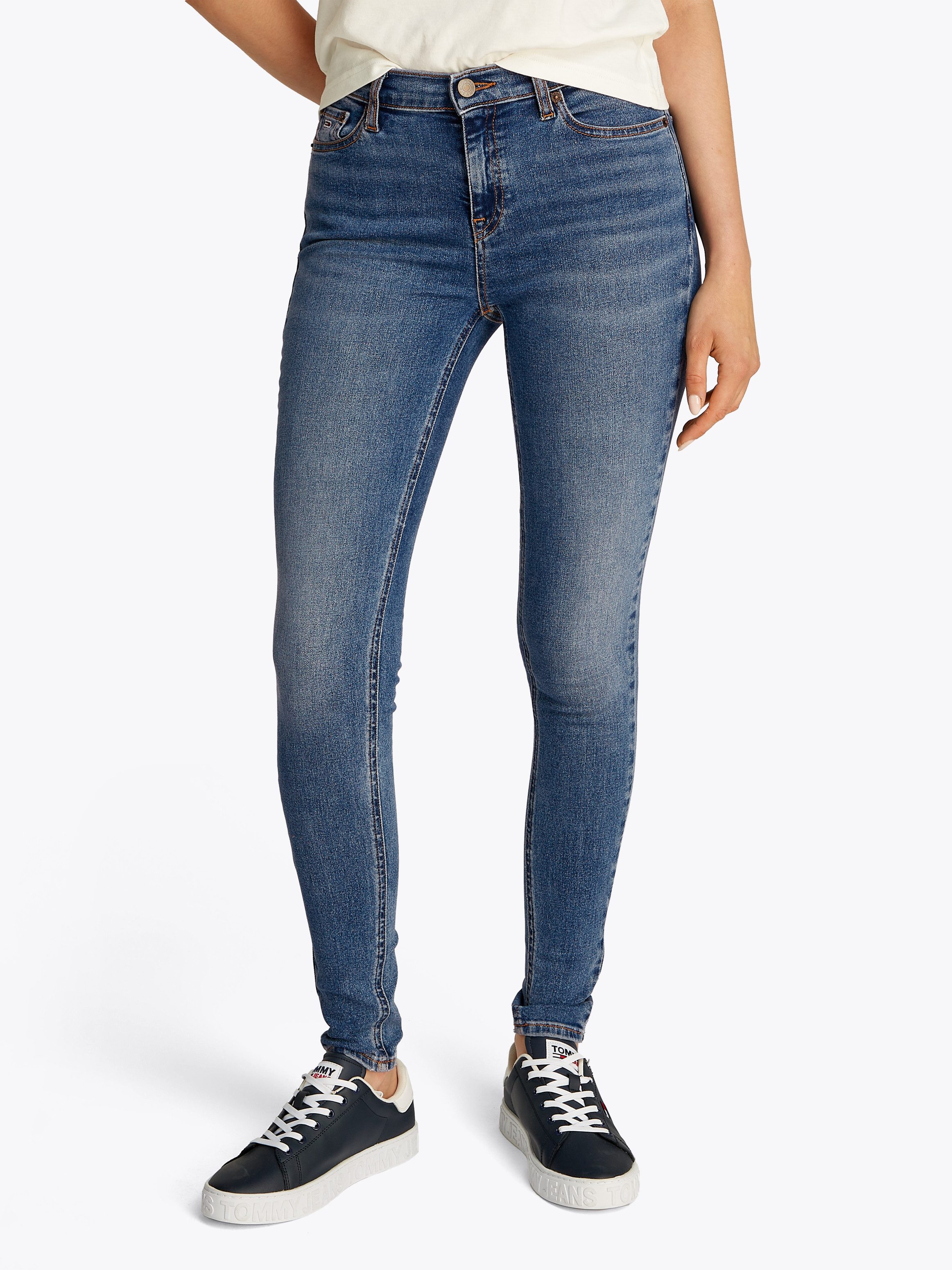 TOMMY JEANS Skinny fit jeans Nora Mid Rise Skinny Fit met wasbeurt, met logo-badge dames skinny jeans maat 29 blauw
