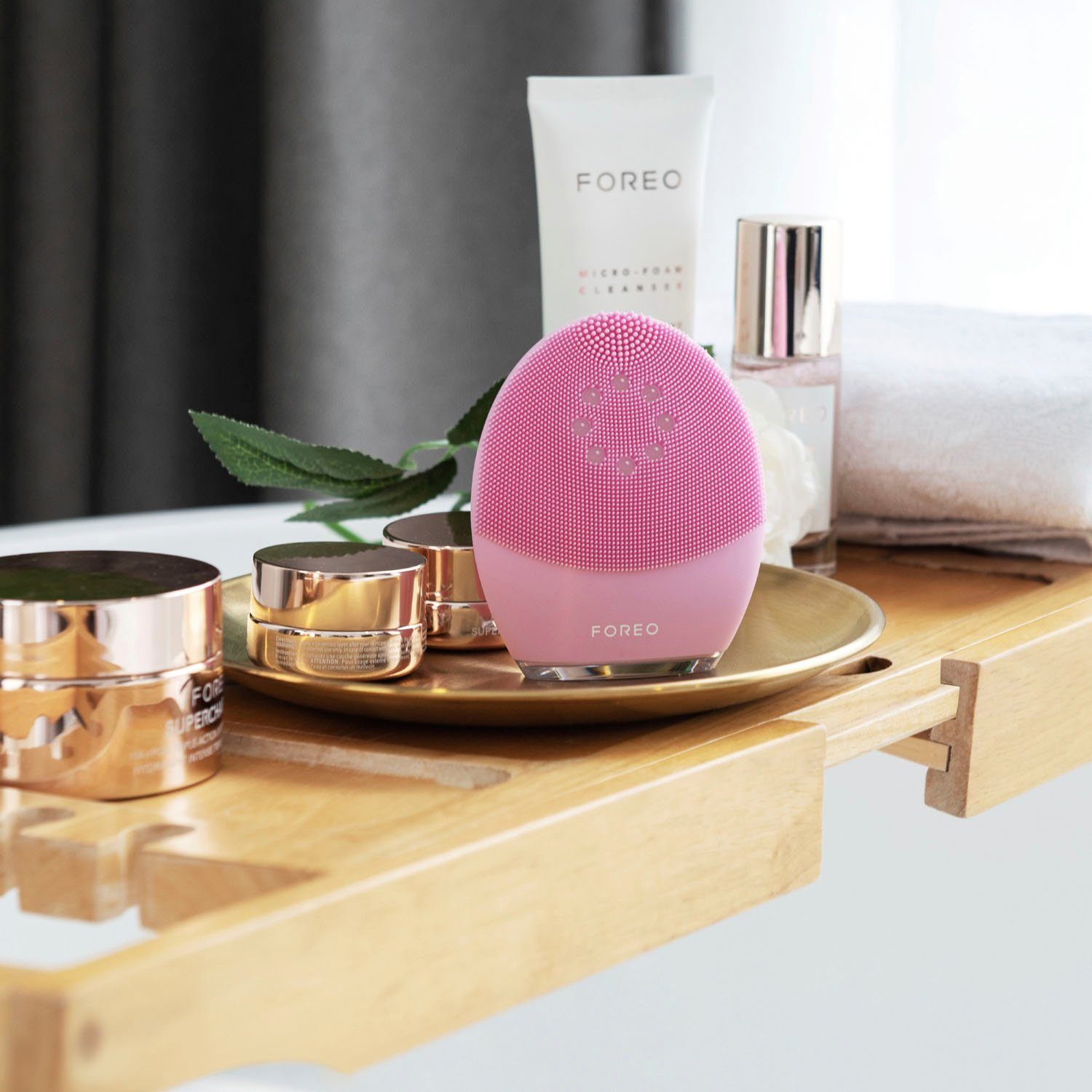 FOREO Elektrische gezichtsreinigingsborstel LUNA™ 4 plus normal skin