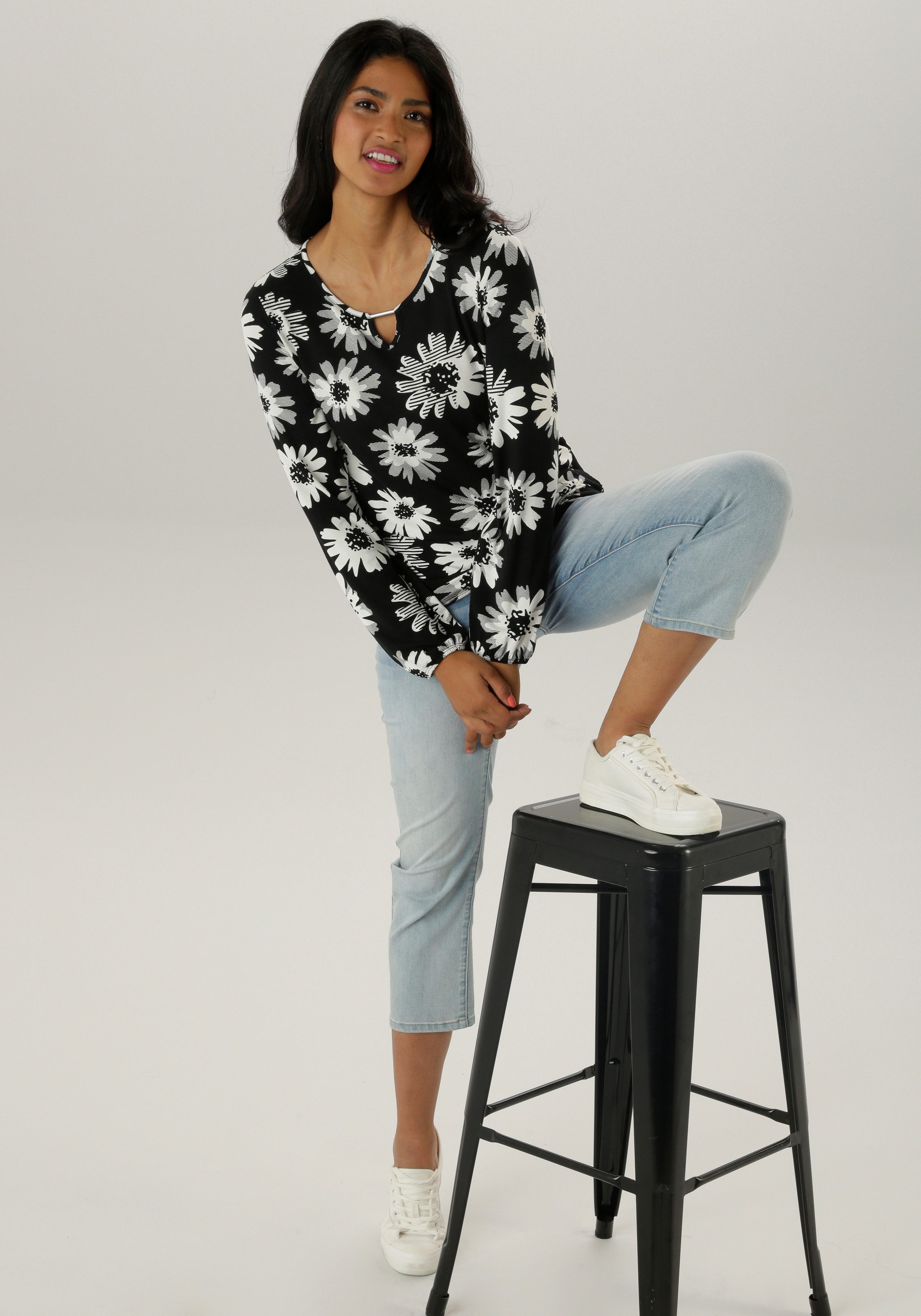 Aniston SELECTED Shirt met lange mouwen met cut-out en fantasierijk bloemenmotief - nieuwe collectie