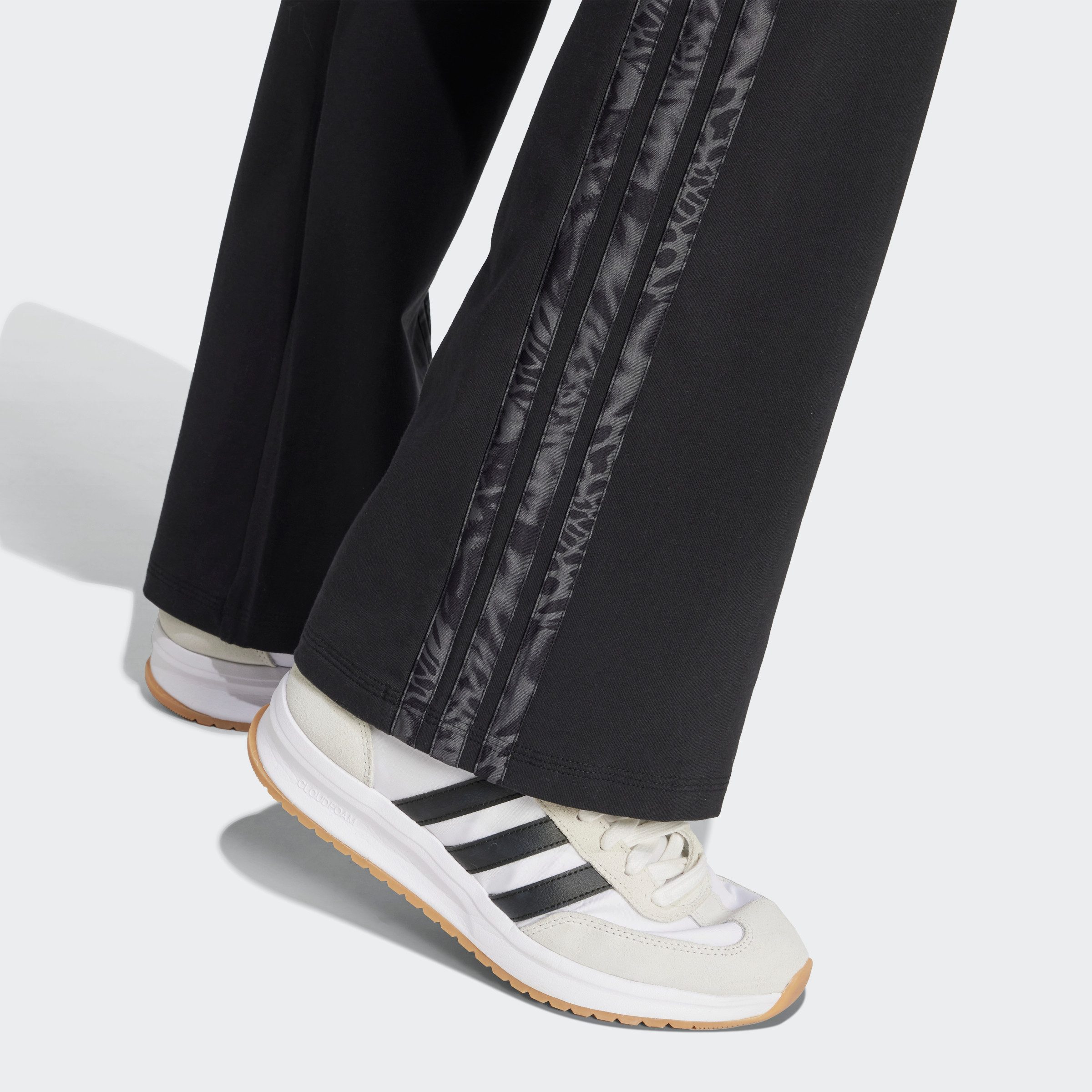 adidas Sportswear Trainingstights W AOP FLARE LEG (1-delig)