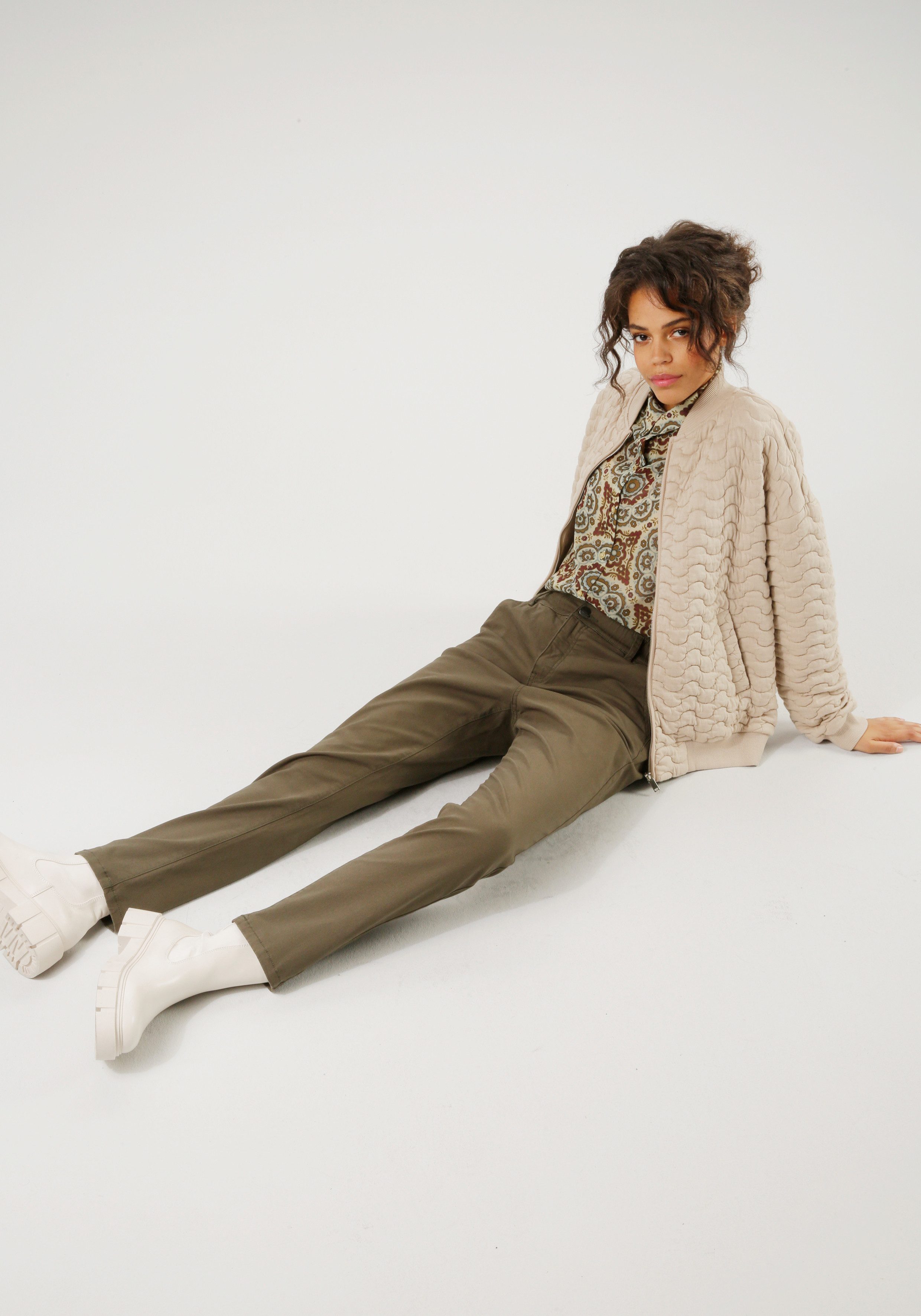 Aniston CASUAL Blouson met gewatteerde golvende stiksels
