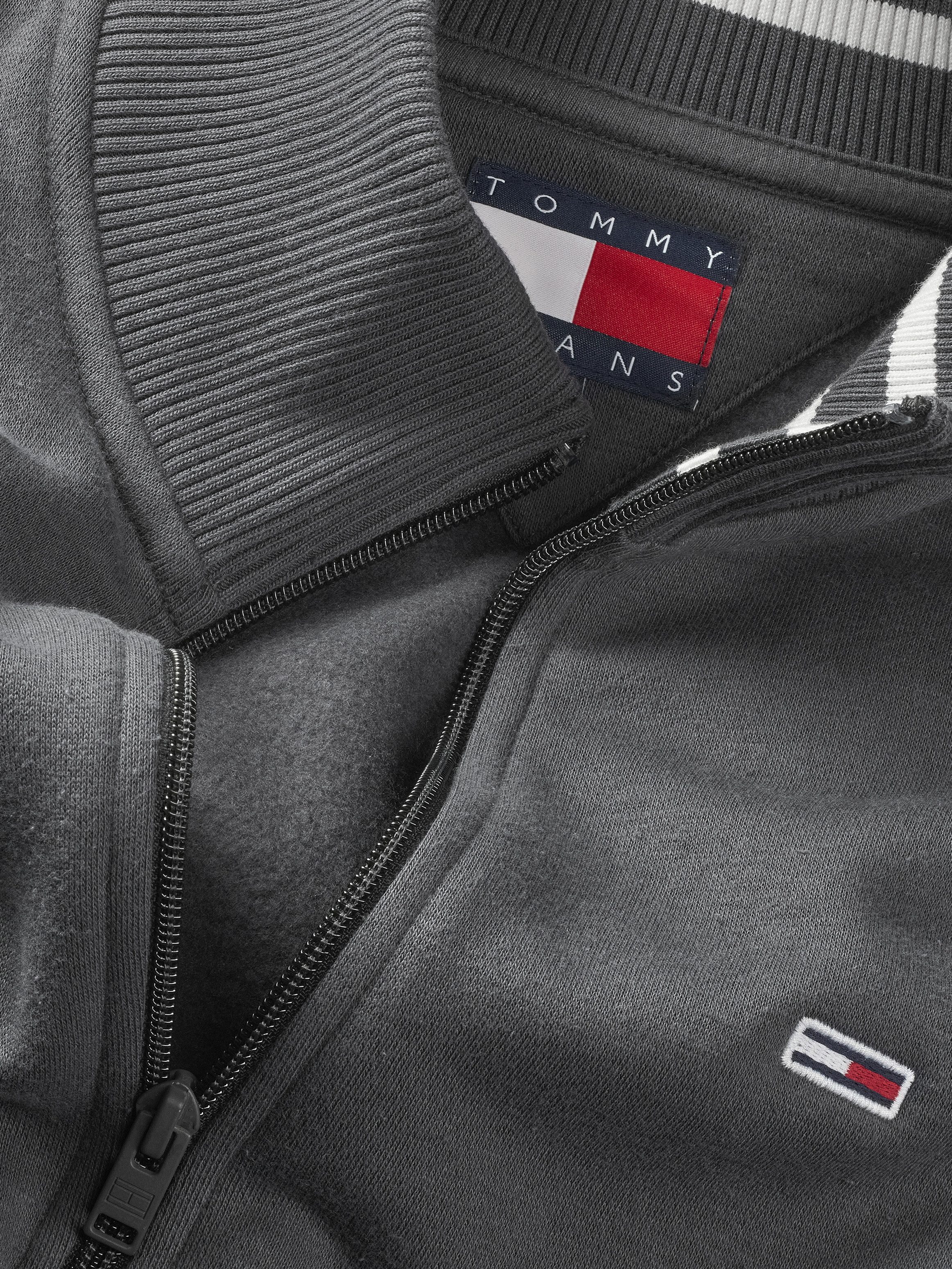 Tommy Jeans Plus Sweatvest TJM REG FLEECE ZIP THRU EXT in grote maten, logoborduring