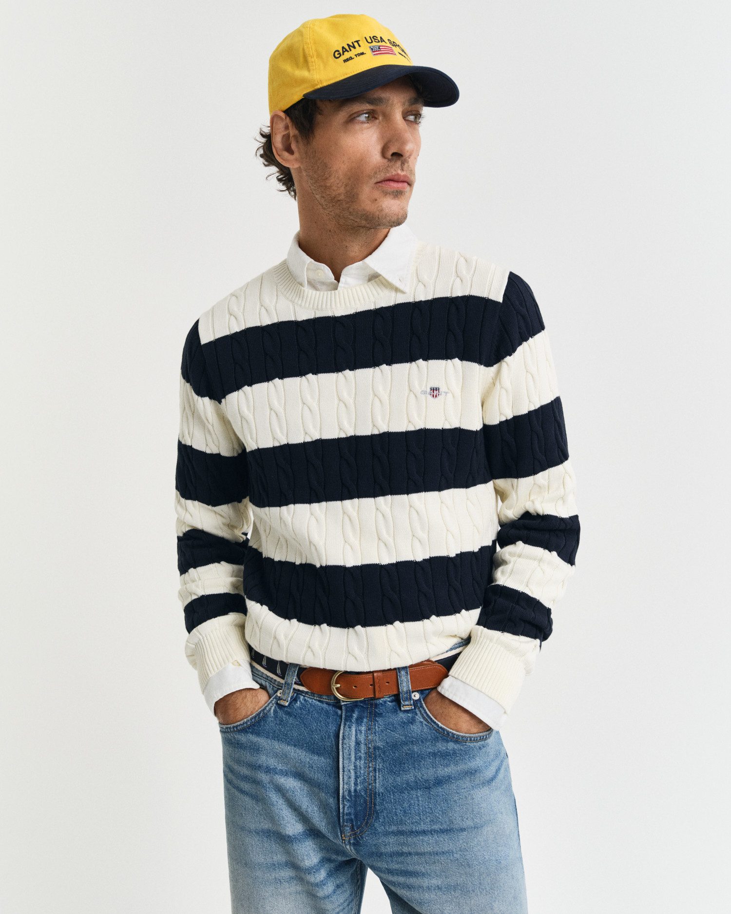 Gant Trui met ronde hals STRIPED COTTON CABLE C-NECK valt op door een doorlopend streepdesign in vlechtbreistructuur