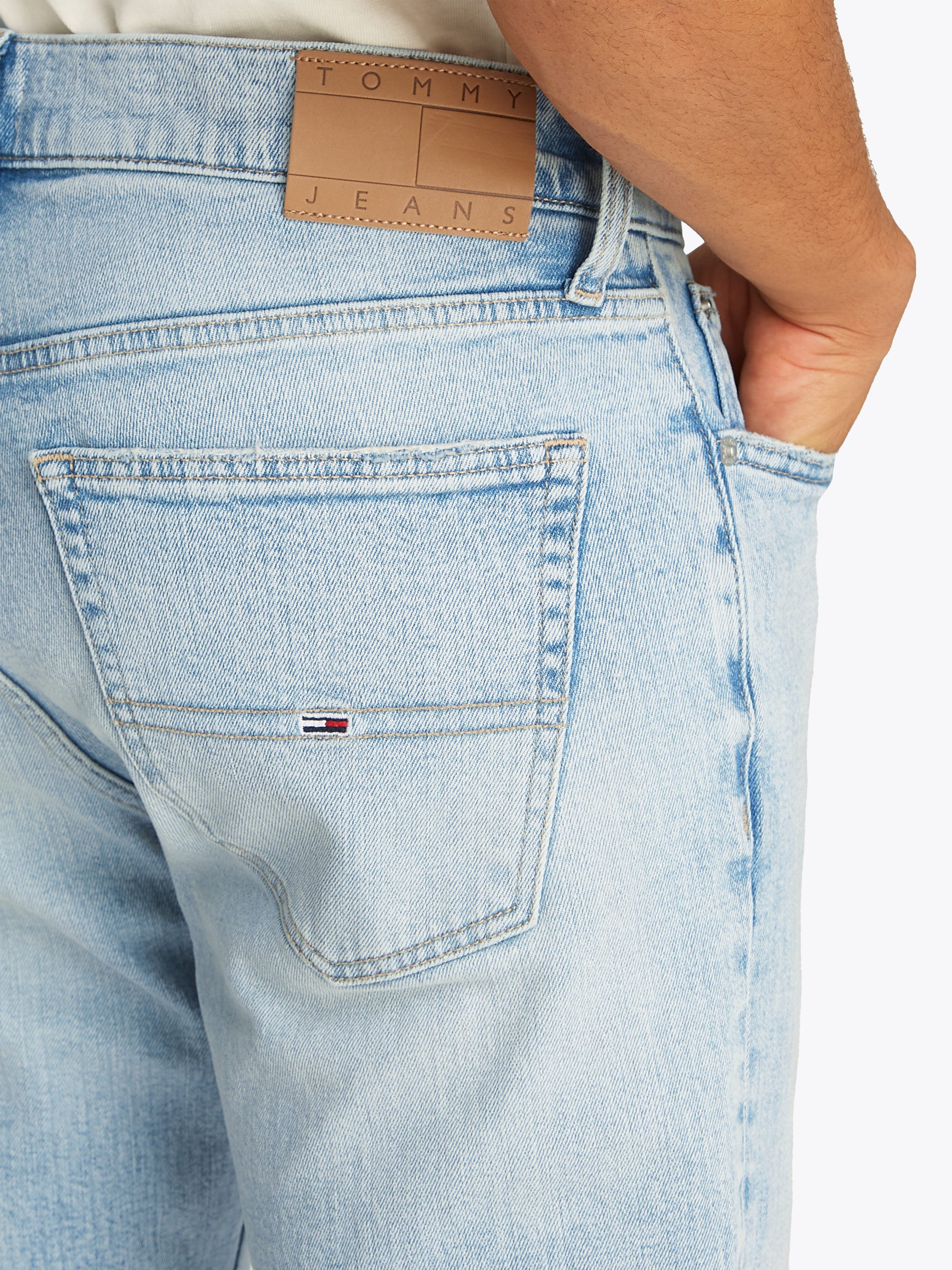 TOMMY JEANS Slim fit jeans AUSTIN SLIM TAPERED naar de enkel toe smaller wordende jeans met gemiddelde taillehoogte