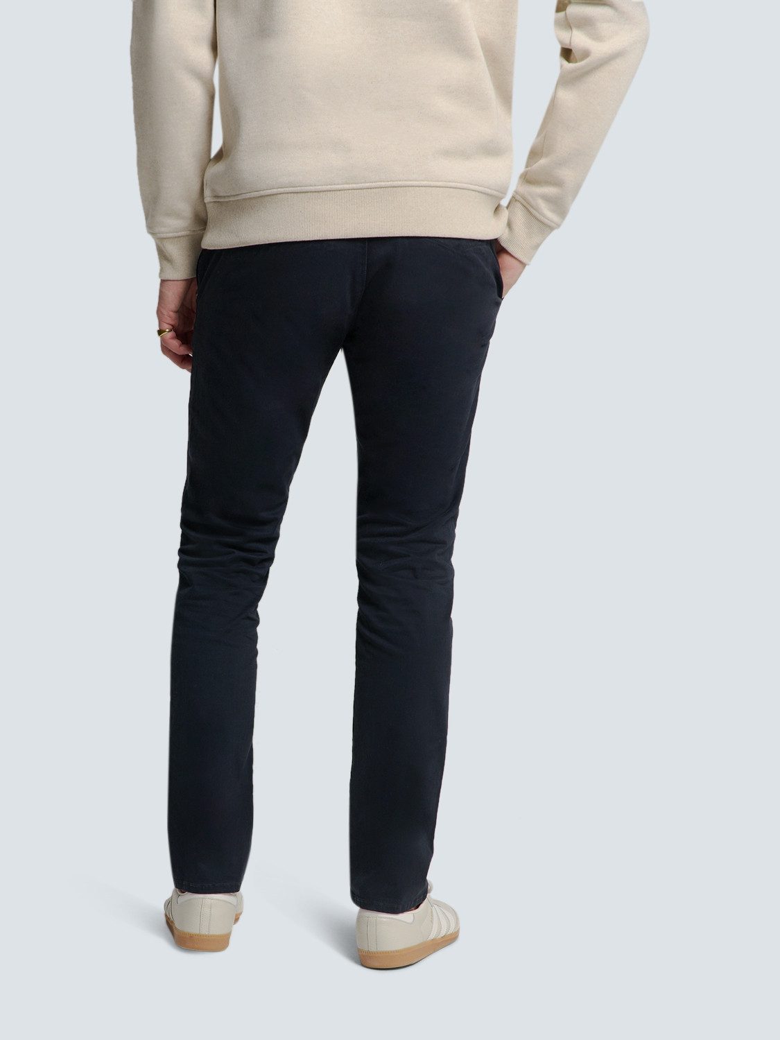 NO EXCESS Chino met garment-dyed finish