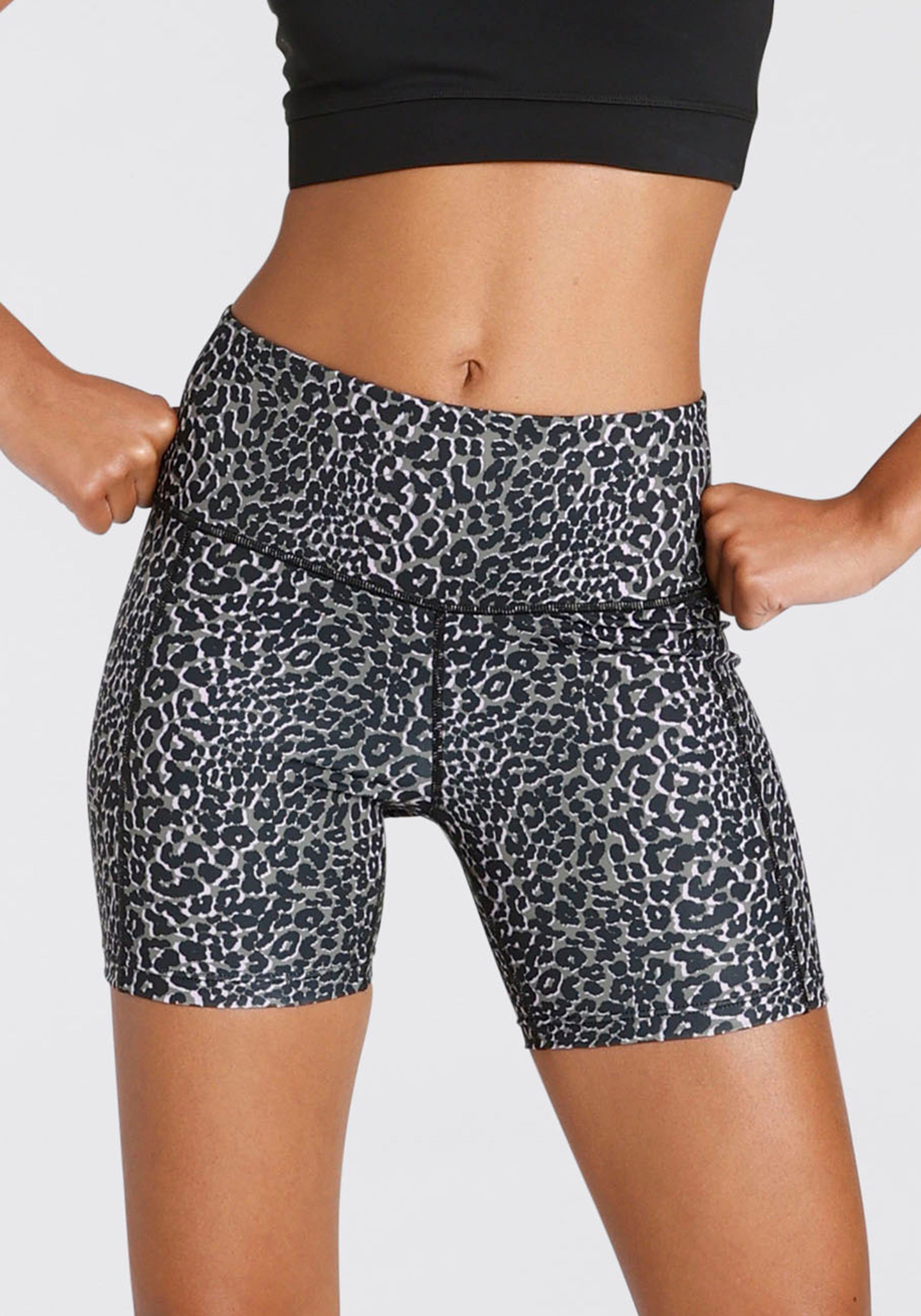 active by Lascana Short -Fietsbroek in luipaard-look