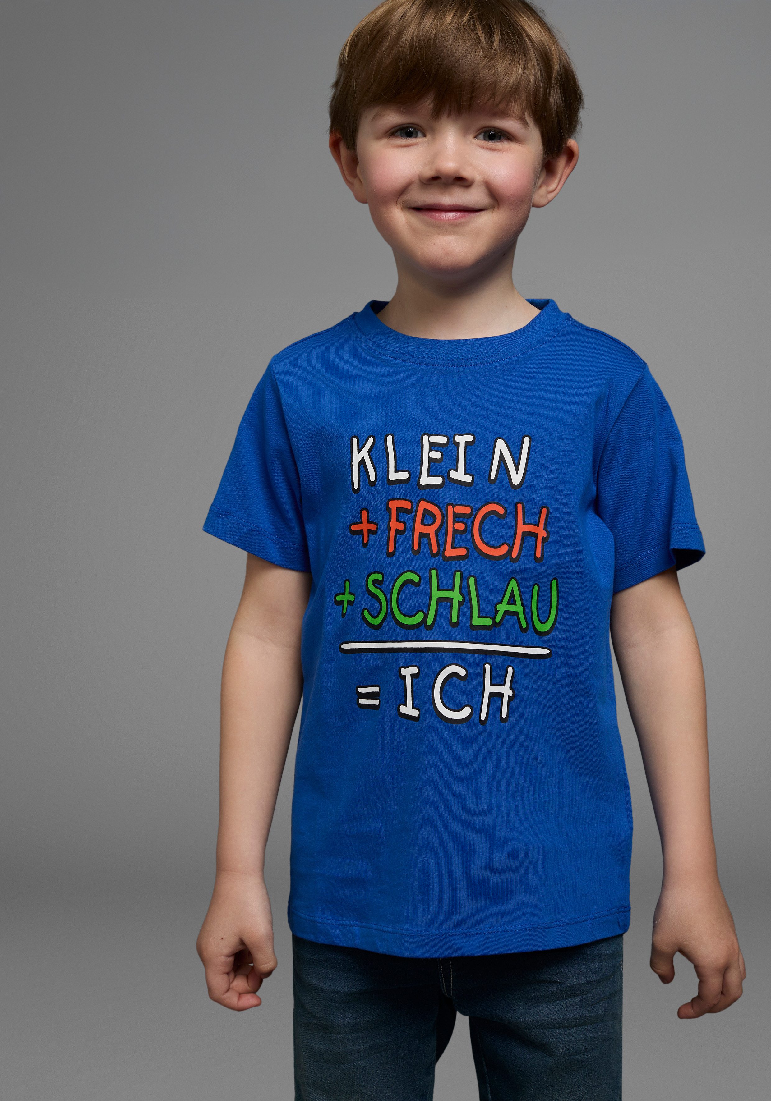 KIDSWORLD T-shirt Met spreuk: KLEIN+FRECH+SCHLAU... Korte mouwen, basic pasvorm, bedrukt, ronde hals jongens t-shirts maat 128/134 blauw