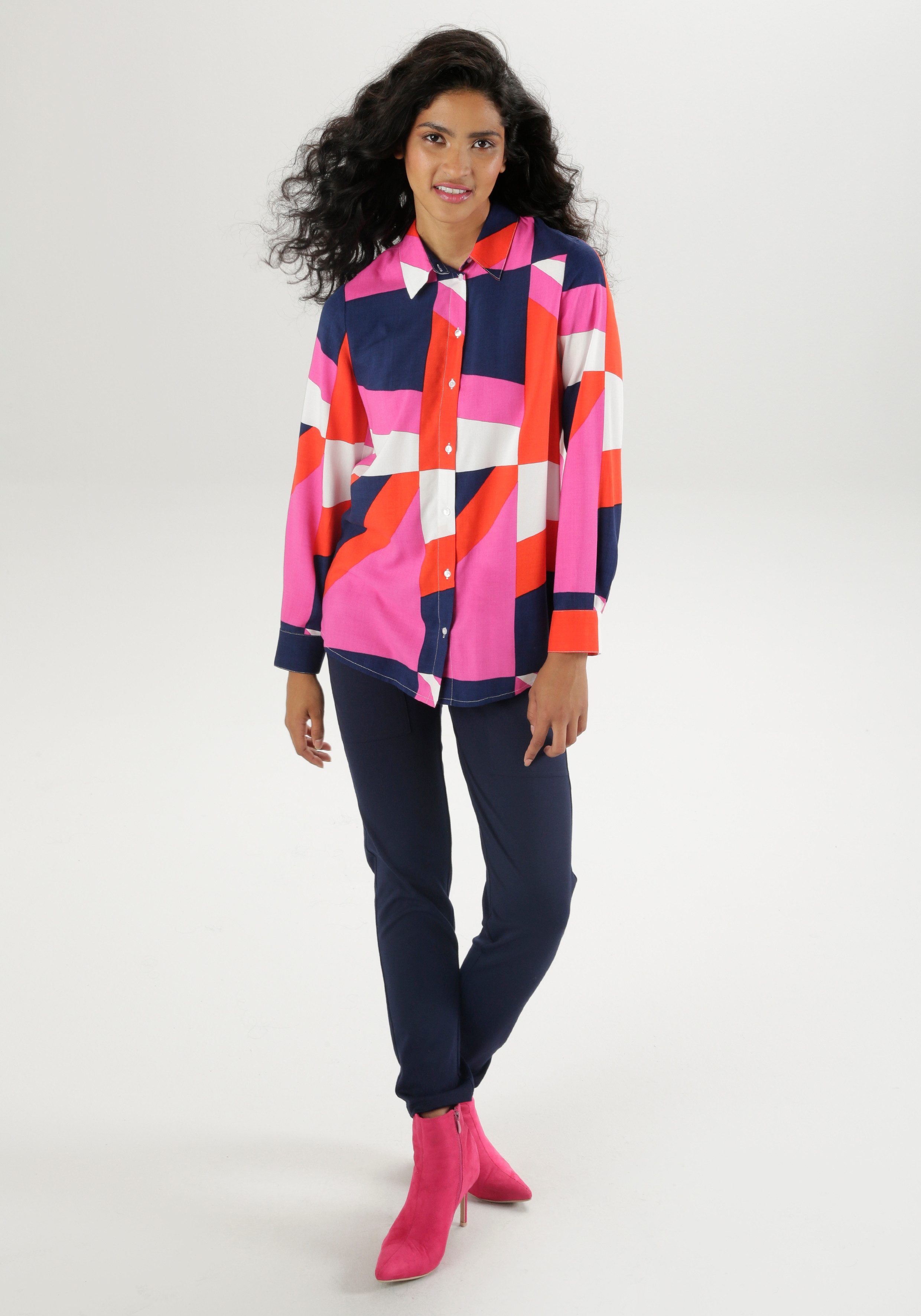 Aniston SELECTED Overhemdblouse met grafisch patroon in felle kleuren