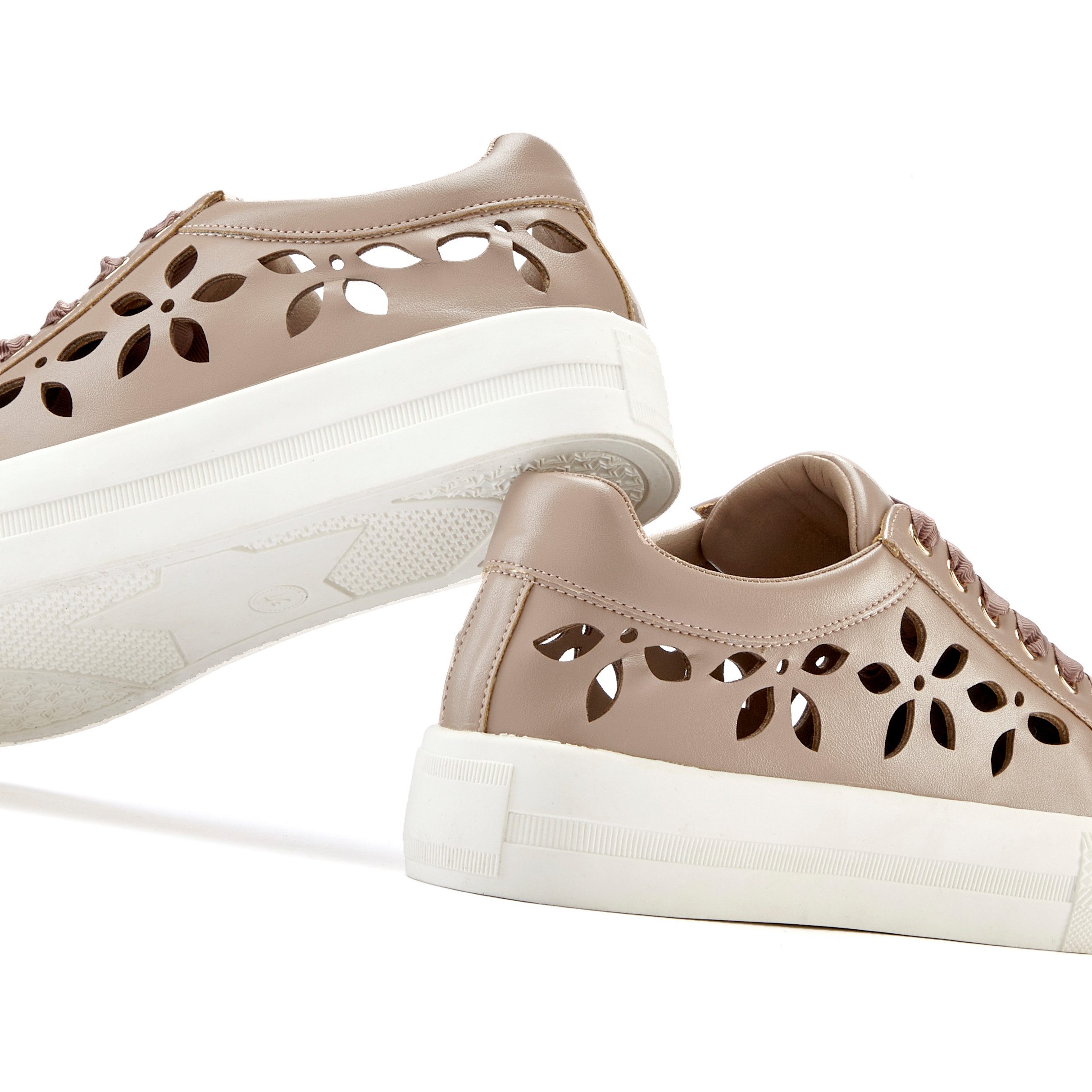 Lascana Sneakers met kleine cut-outs, veterschoenen, vrijetijdsschoenen vegan