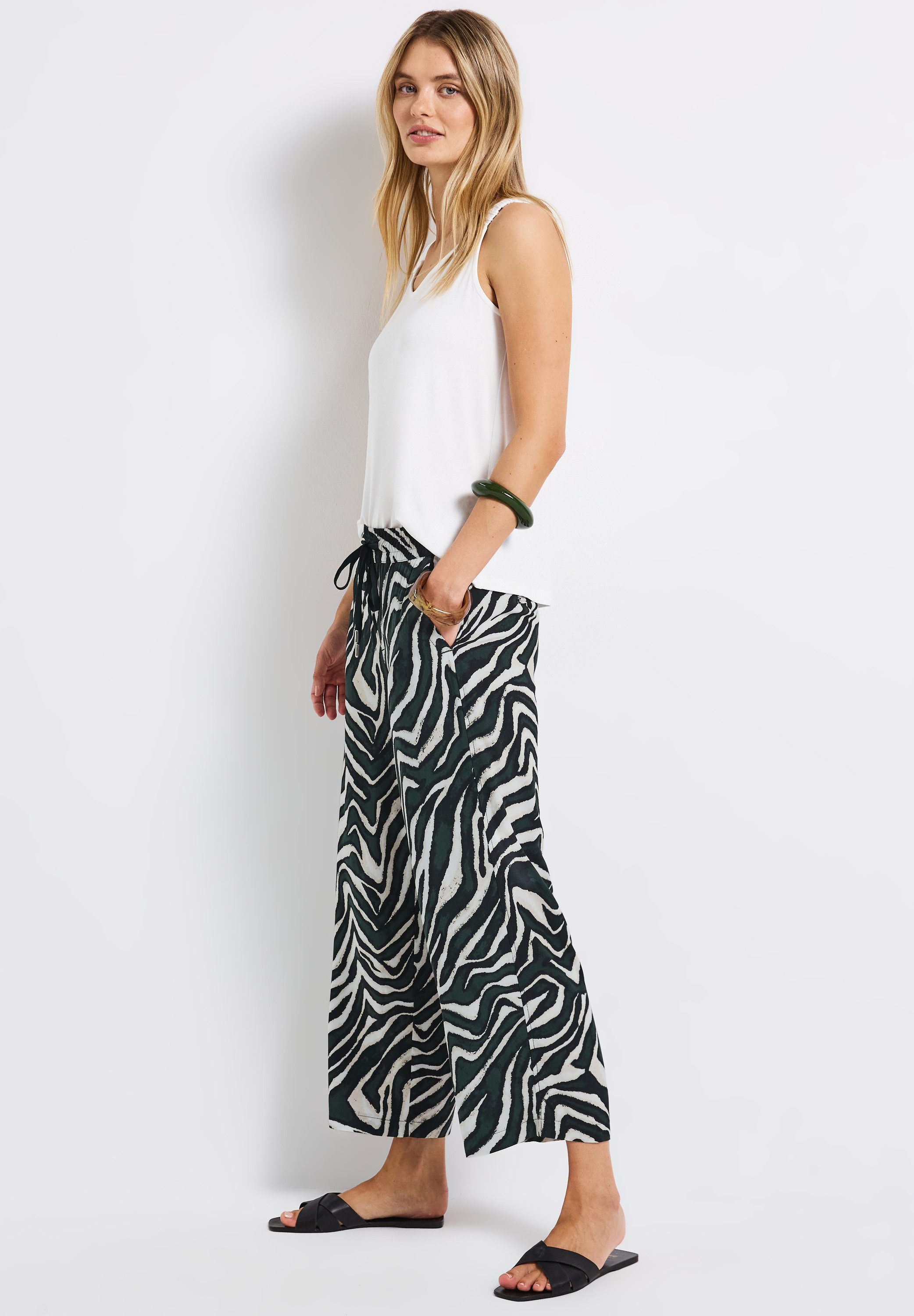 STREET ONE Stoffen broek Style Emee met elastische tailleband en tunnelkoord, met grafisch patroon