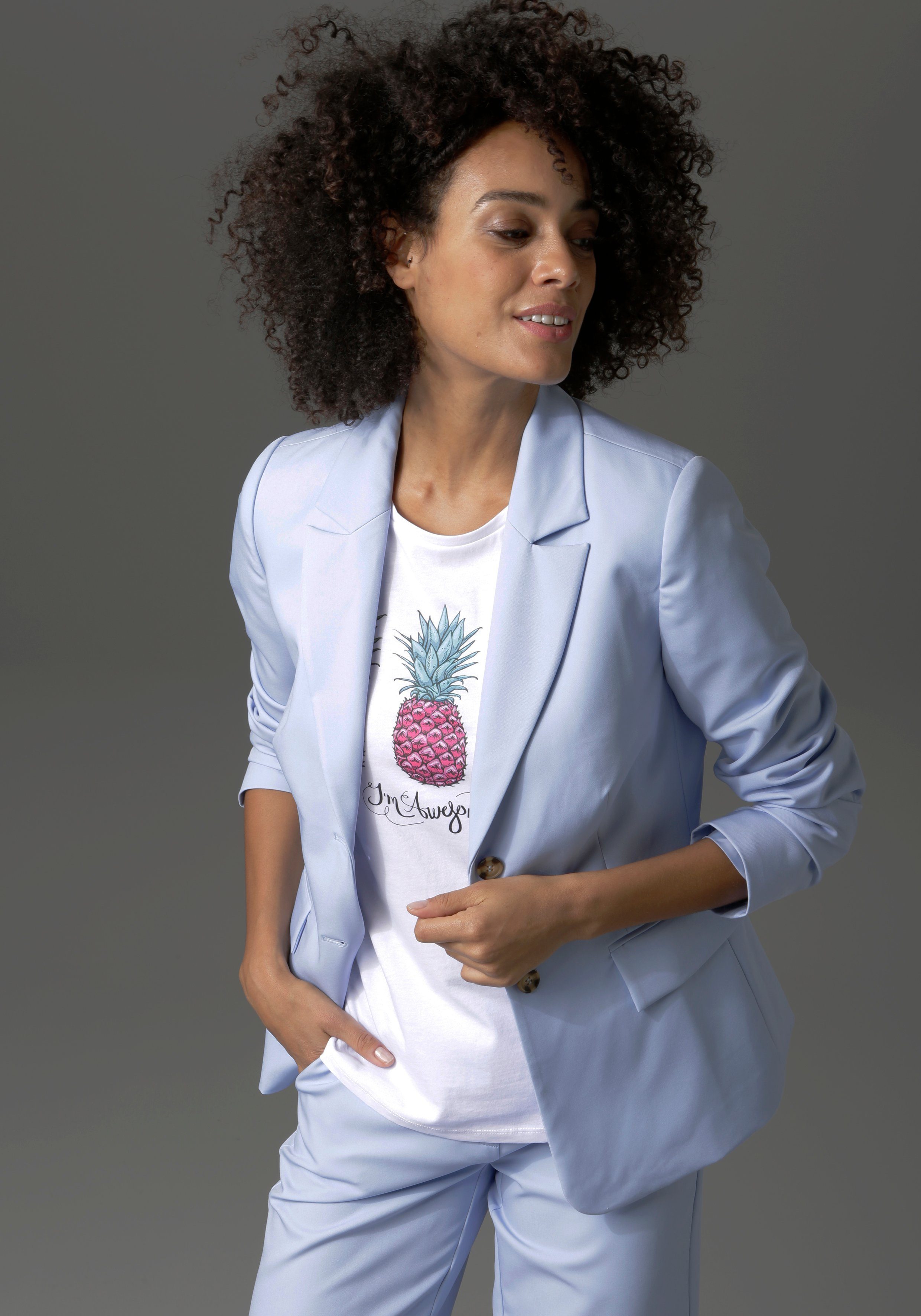 aniston casual korte blazer in een trendy pastel blauw