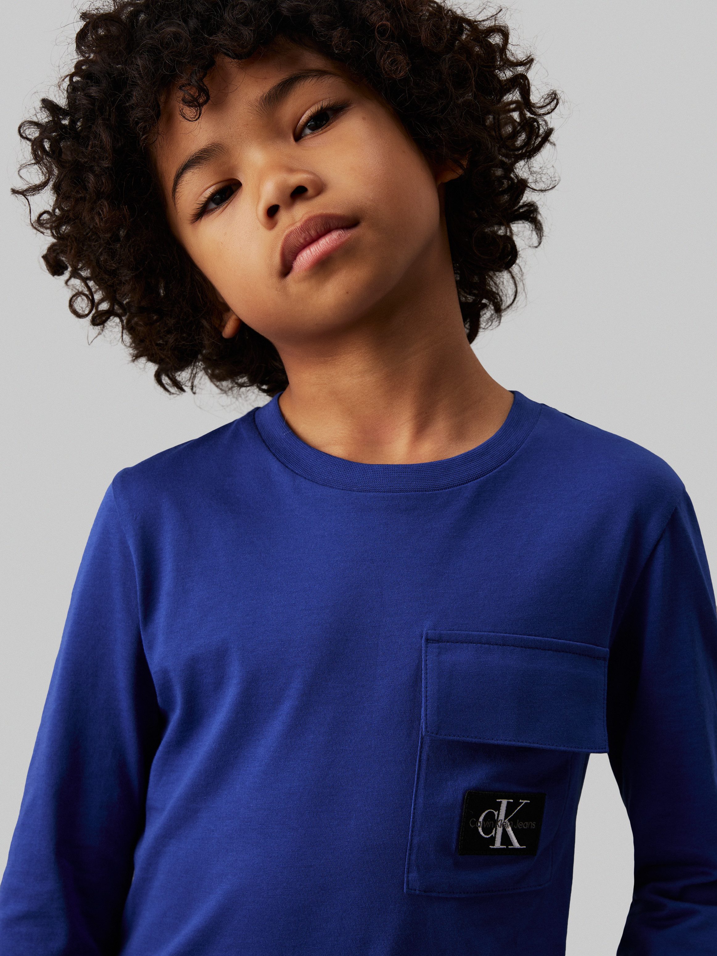 Calvin Klein Shirt met lange mouwen Badge Reg. Ls T-Shirt voor kinderen tot 16 jaar en met logo-patch