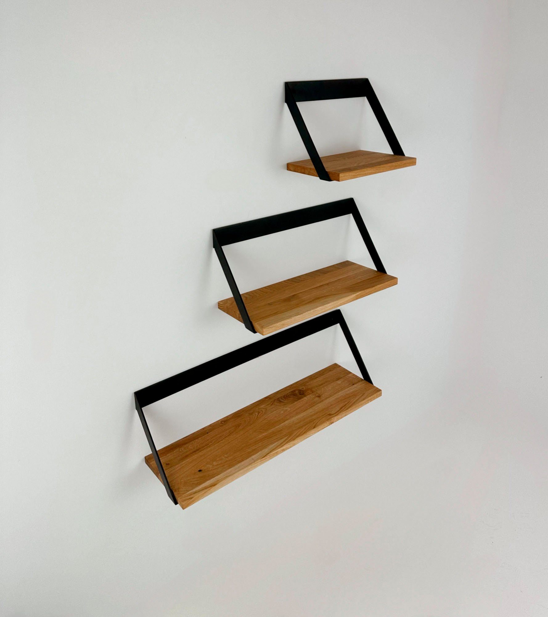 andas Wandplank Lemberg van metaal met legplank van massief eiken