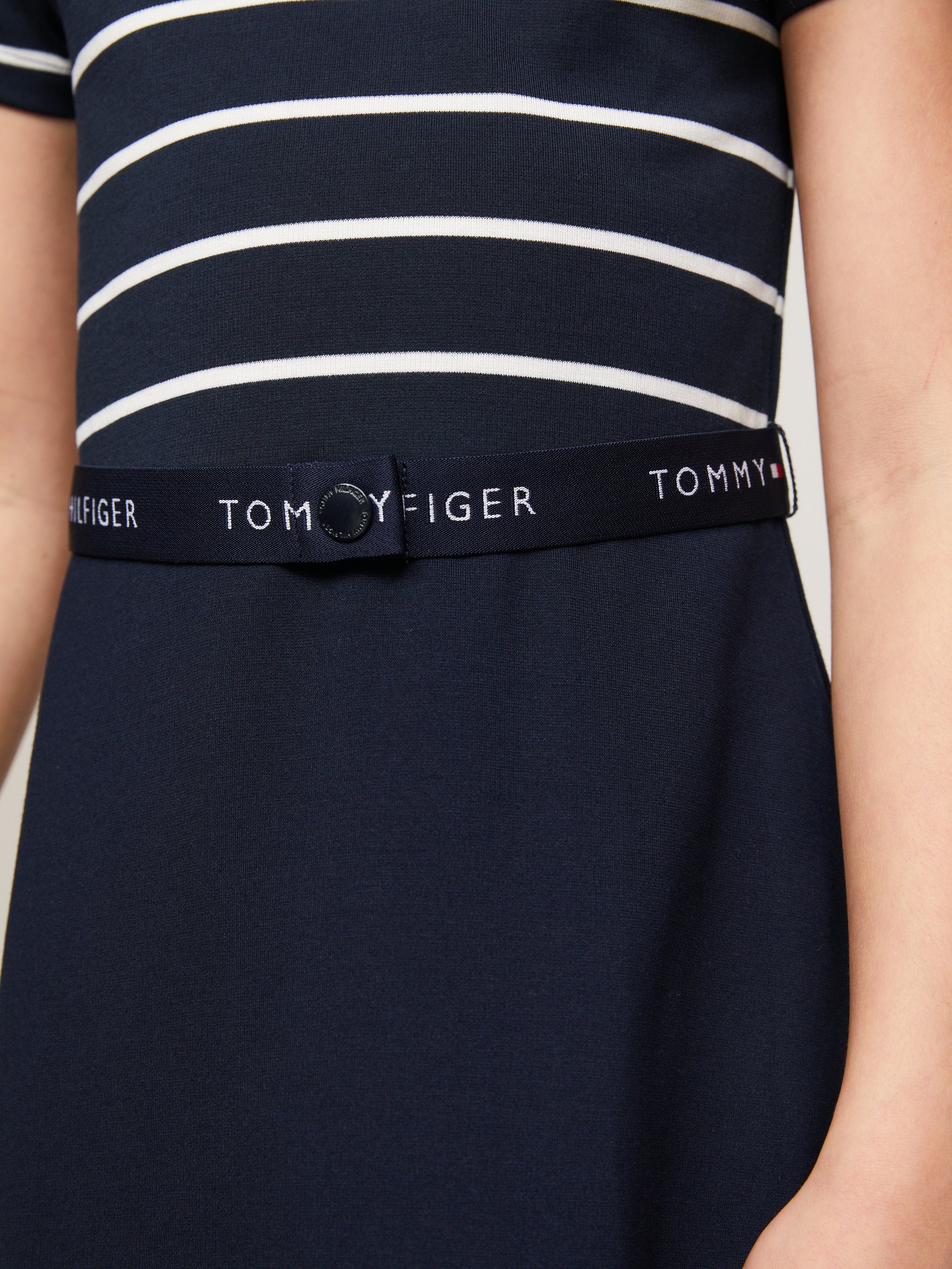 Tommy Hilfiger Jerseyjurk ESSENTIAL SKATER DRESS met merklabel op de tailleband