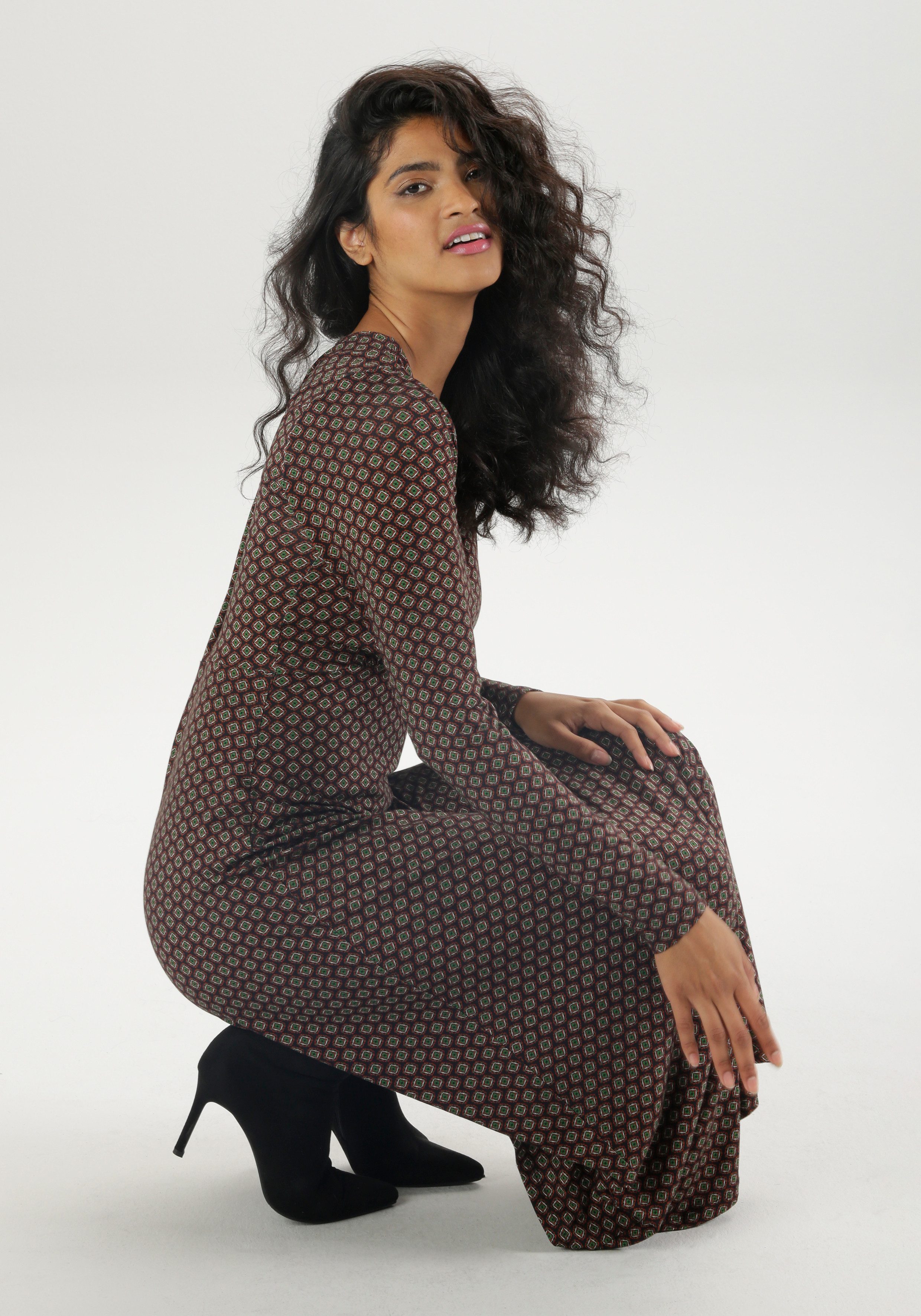Aniston SELECTED Maxi-jurk met v-halslijn in wikkel-look en onderborstnaad