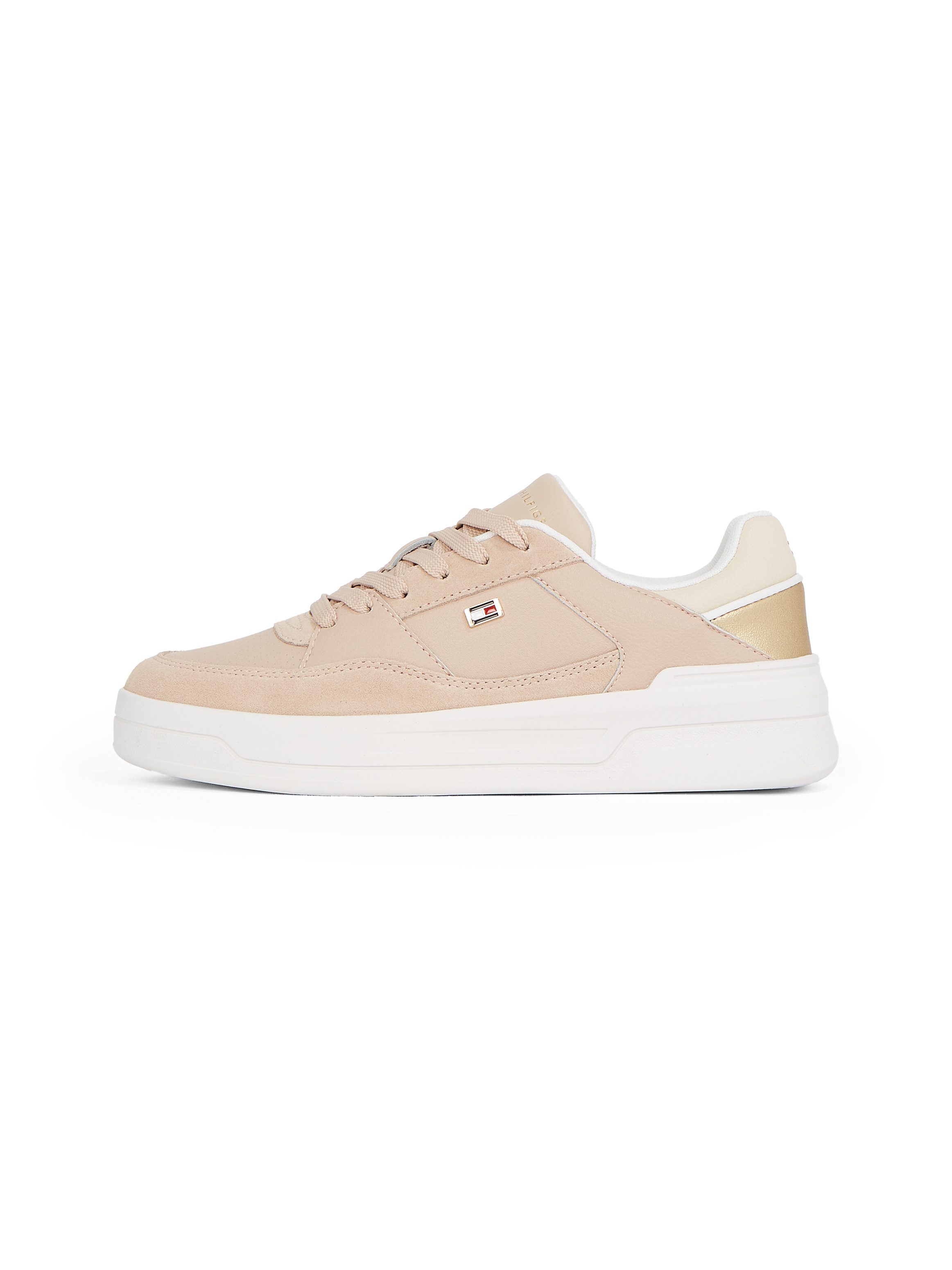 Tommy Hilfiger Plateausneakers ESSENT BASKET SNEAKER METALLIC vrijetijdsschoen lage schoen veterschoen met zijlogo-vlag