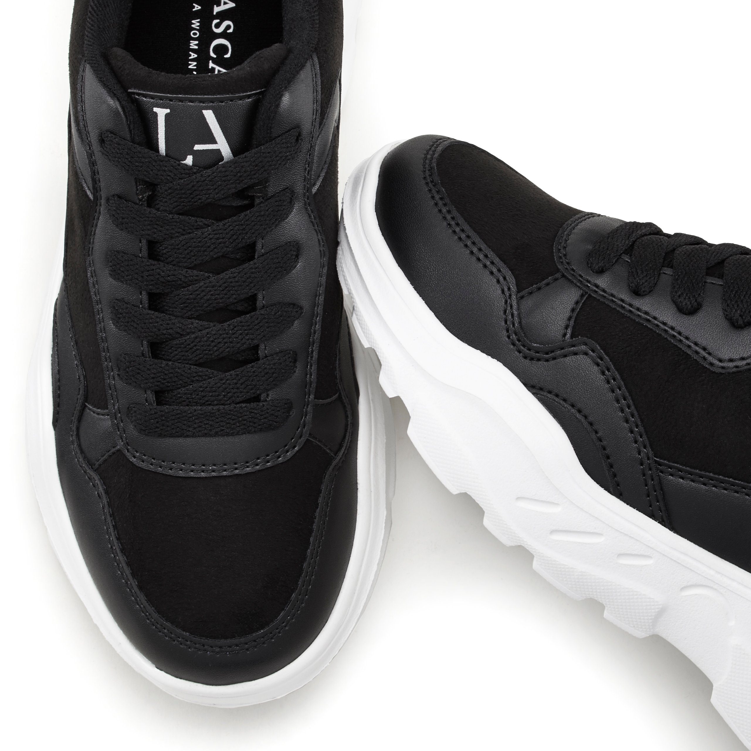 Lascana Sneakers Lage schoen, sportschoen, lichte chunky zool, zachte binnenzool VEGAN