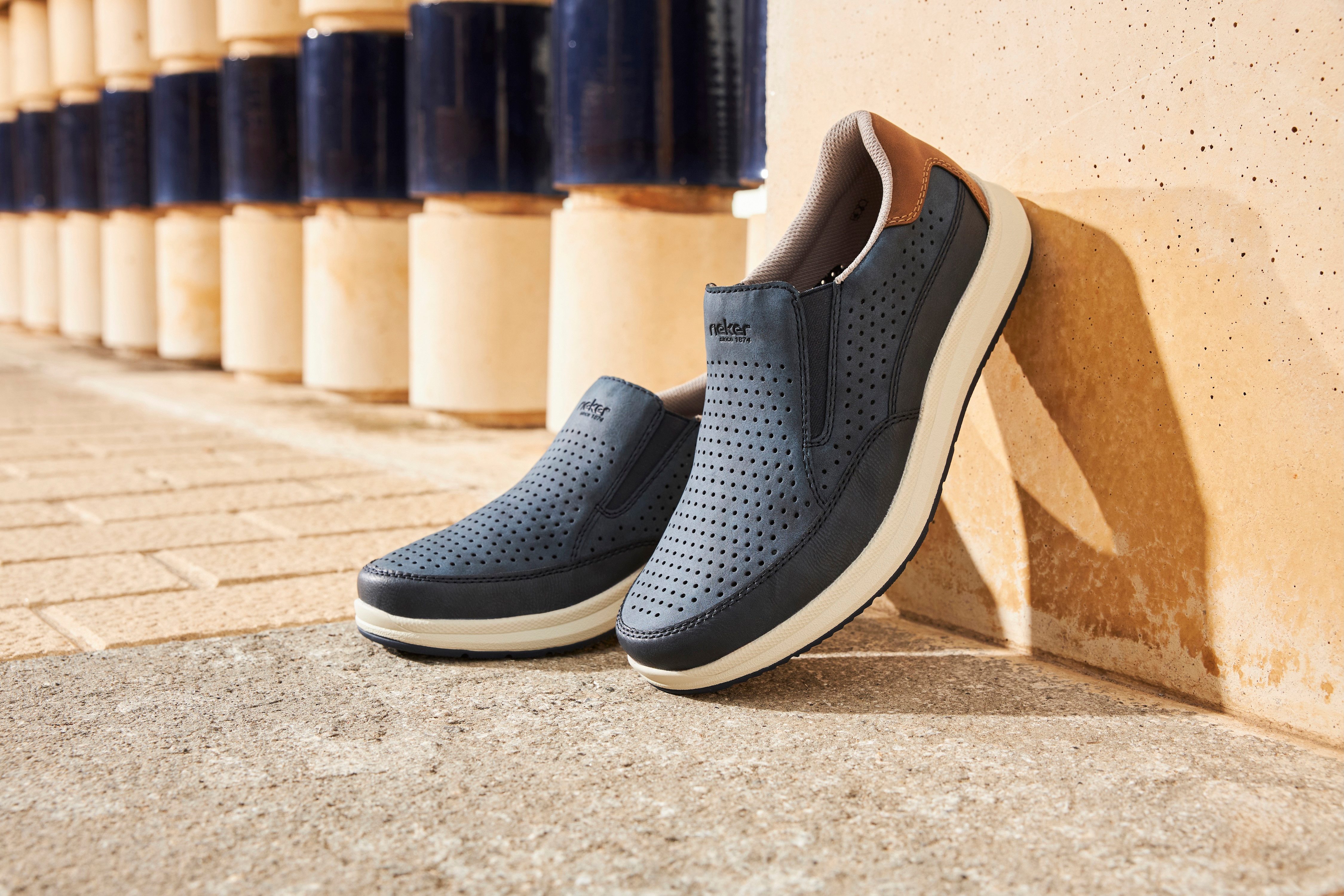 Rieker Slip-on sneakers , slipper, instapschoen, lage schoen met zij-elastische inzetten