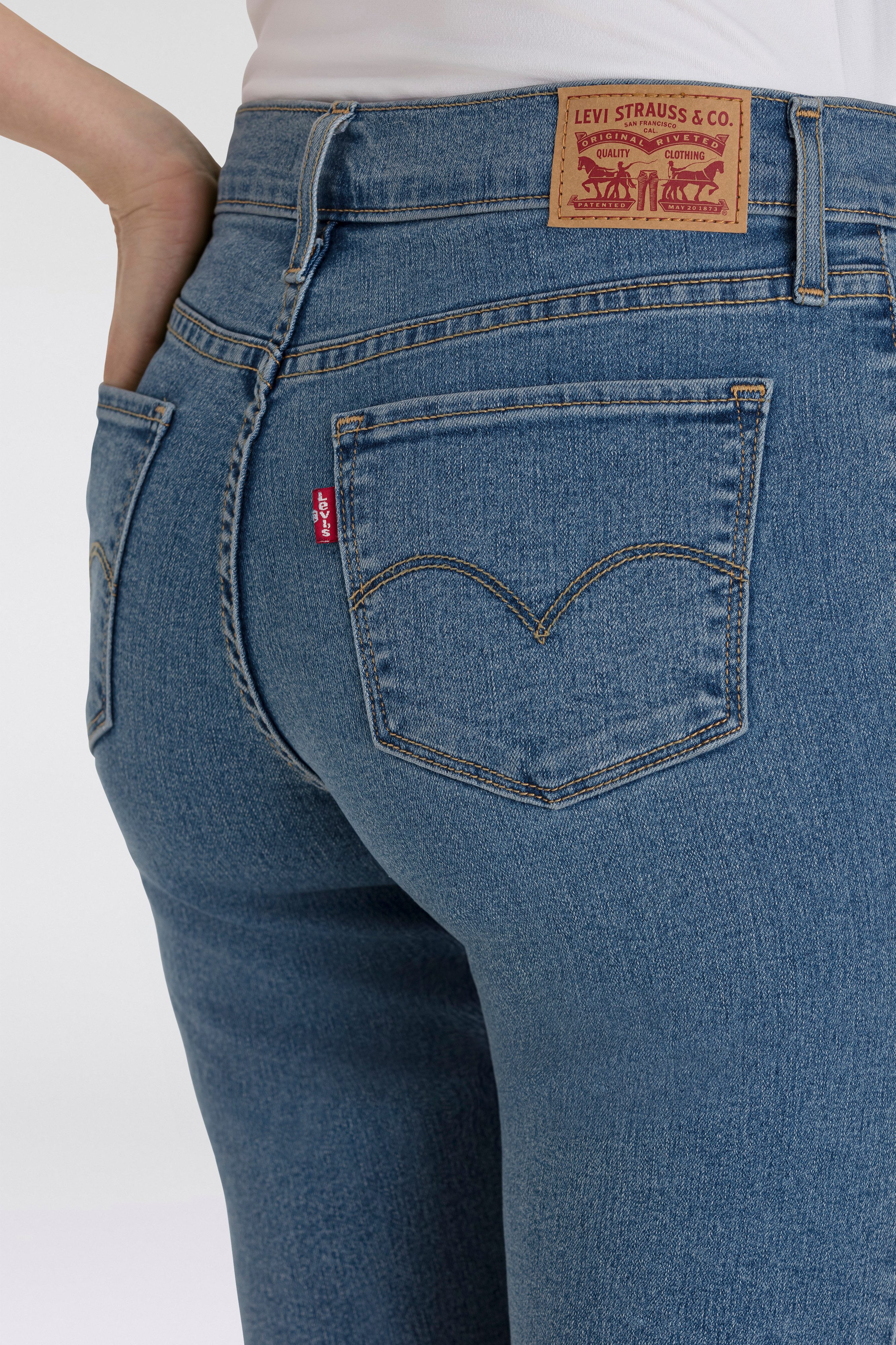 Levi's® Short SHAPING BERMUDA in five-pocketsstijl