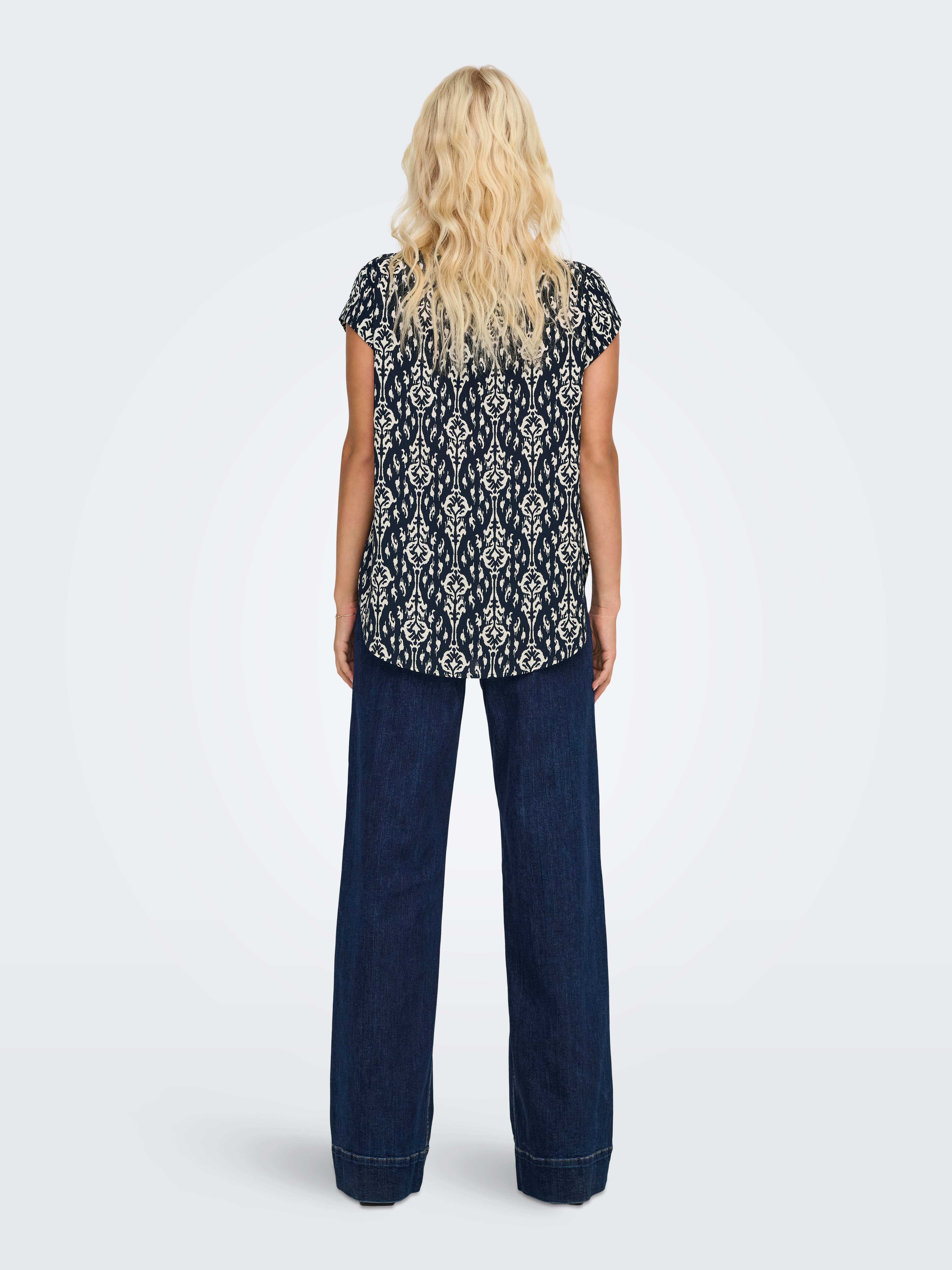 Only Shirtblouse ONLVIC S/S AOP TOP NOOS PTM