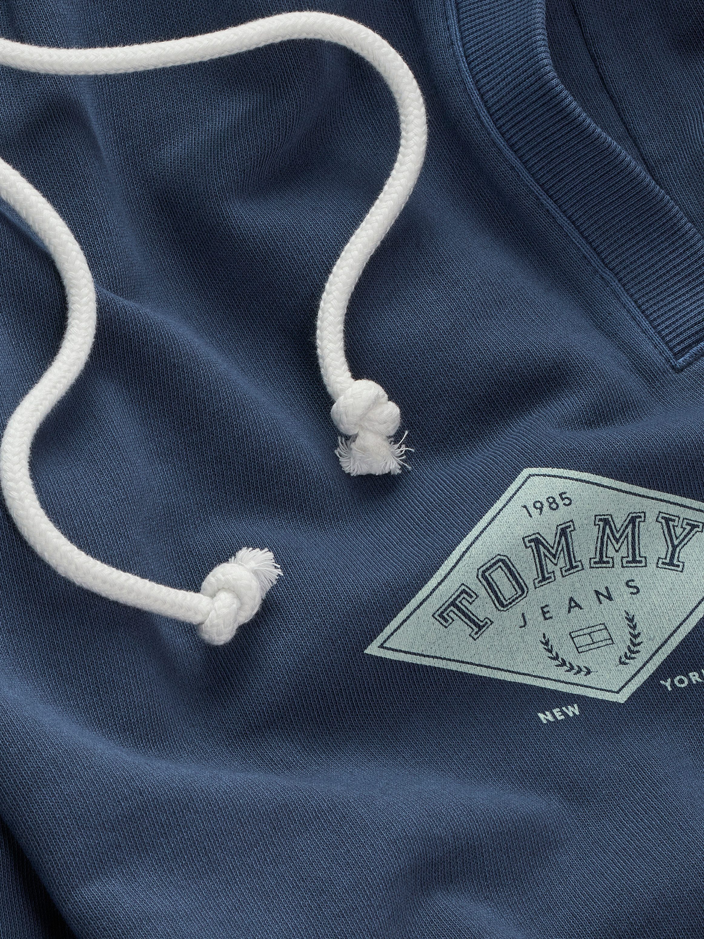 TOMMY JEANS Sweatshort TJM REG VARSITY GRAPHICS SHORT