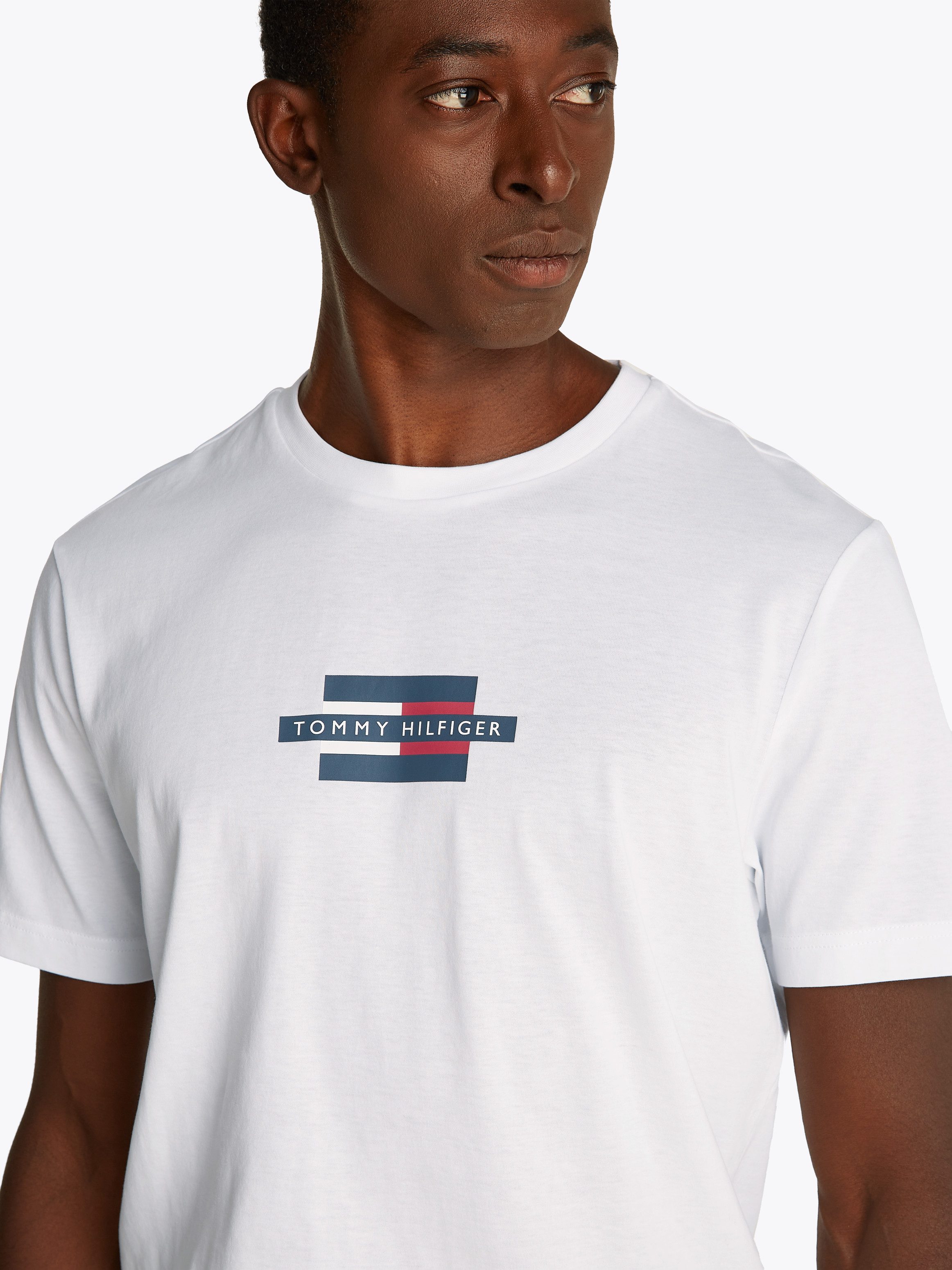 Tommy Hilfiger Shirt met korte mouwen FLAG BOX TEE Met een ronde hals