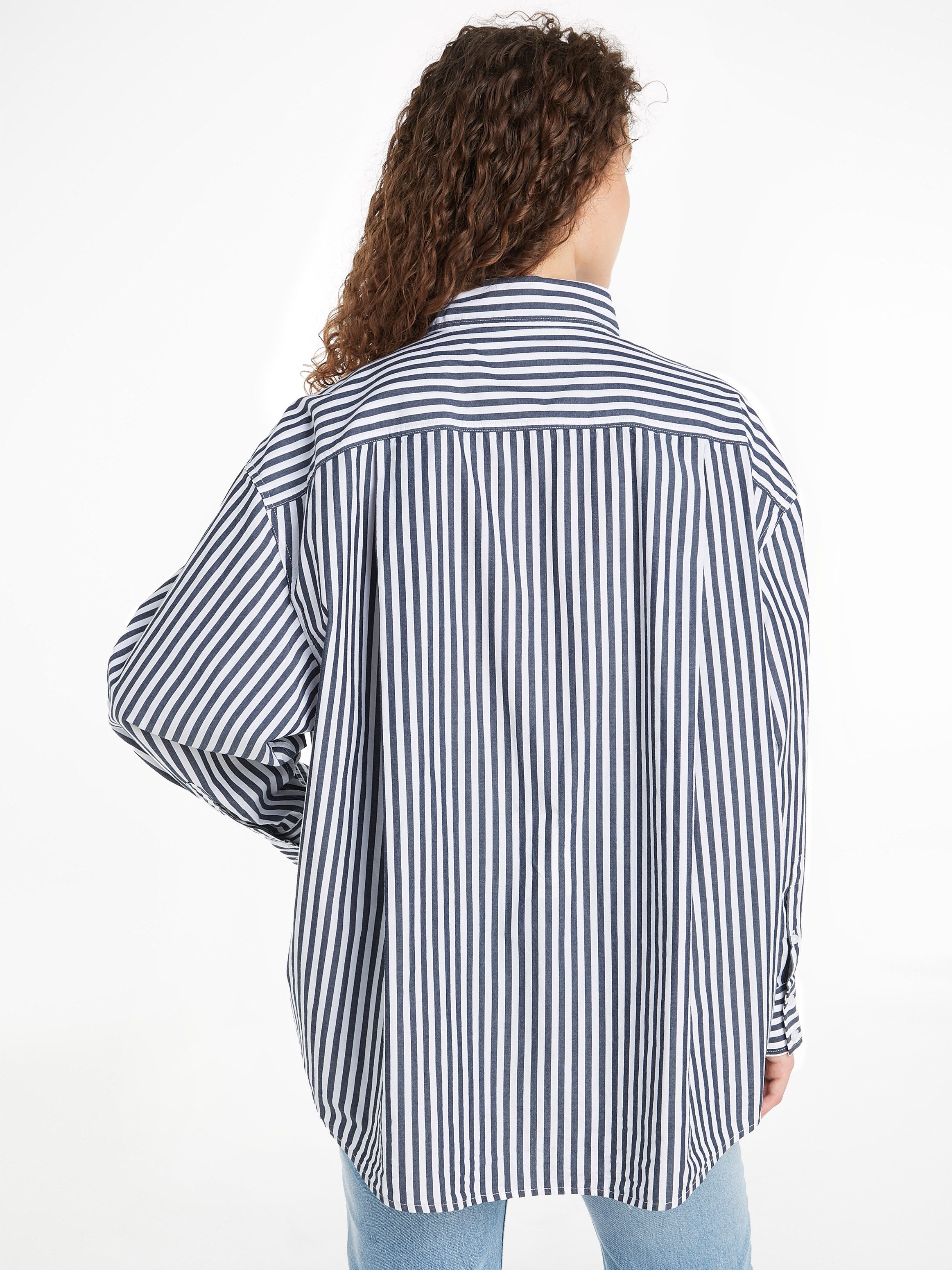 TOMMY JEANS Overhemdblouse TJW OVS PINSTRIPE SHIRT in modieuze naaldstrepen
