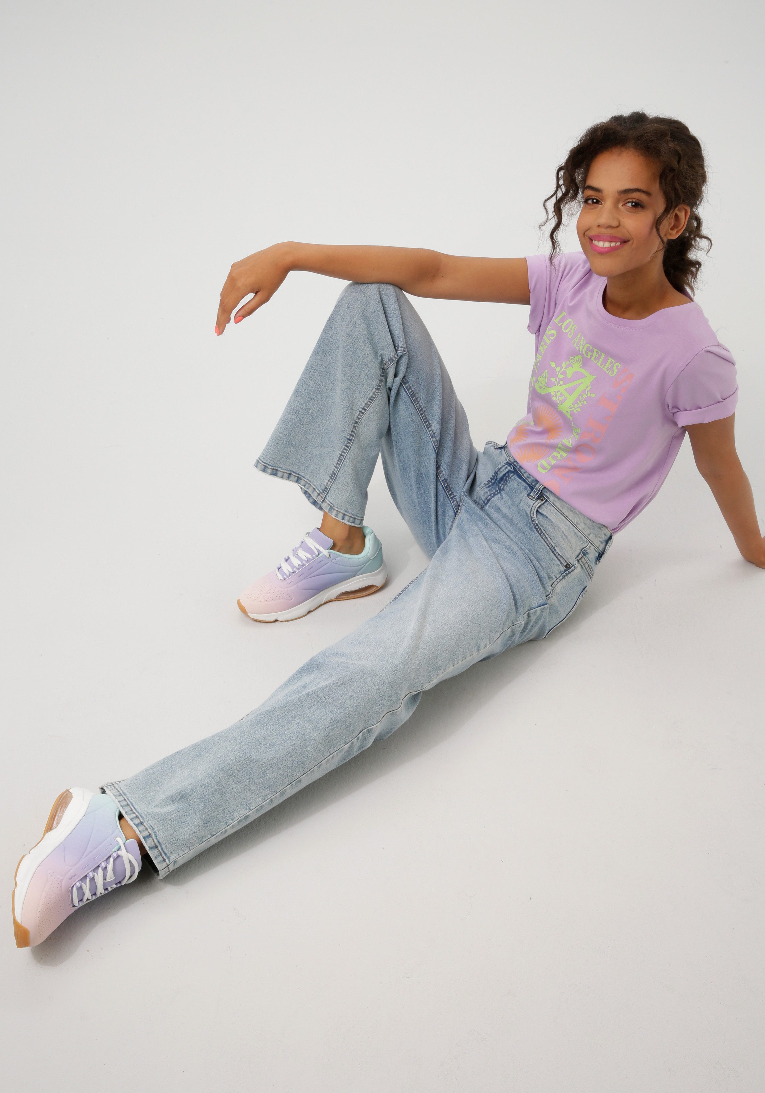 Aniston CASUAL T-shirt met kleurharmonieuze frontprint van foliedruk