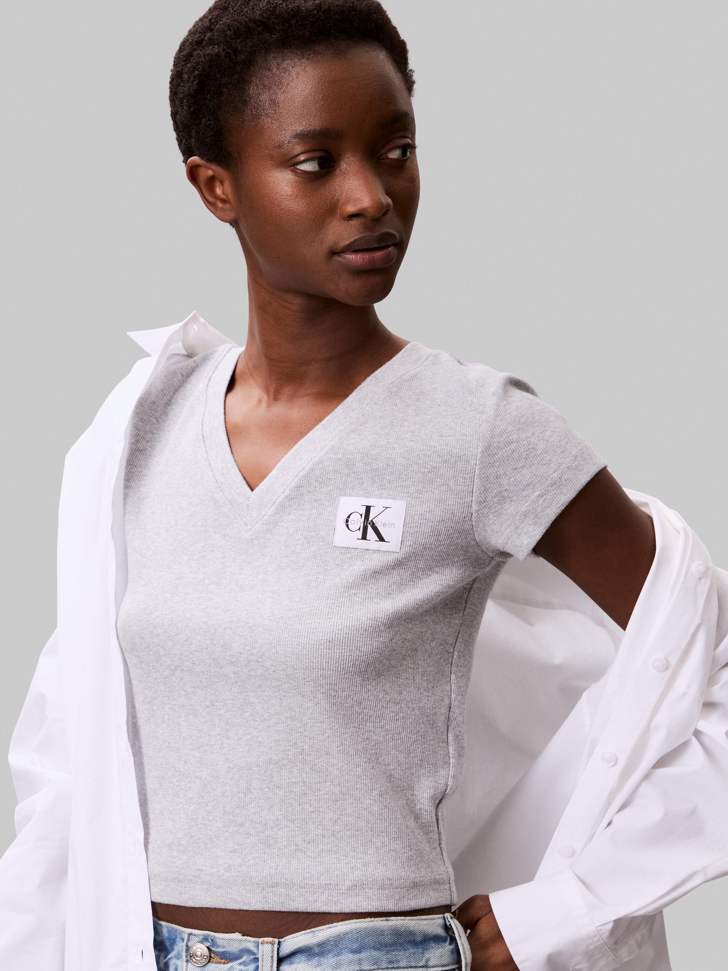Calvin Klein T-shirt A- SS WOVEN LABEL RIB VNECK TEE