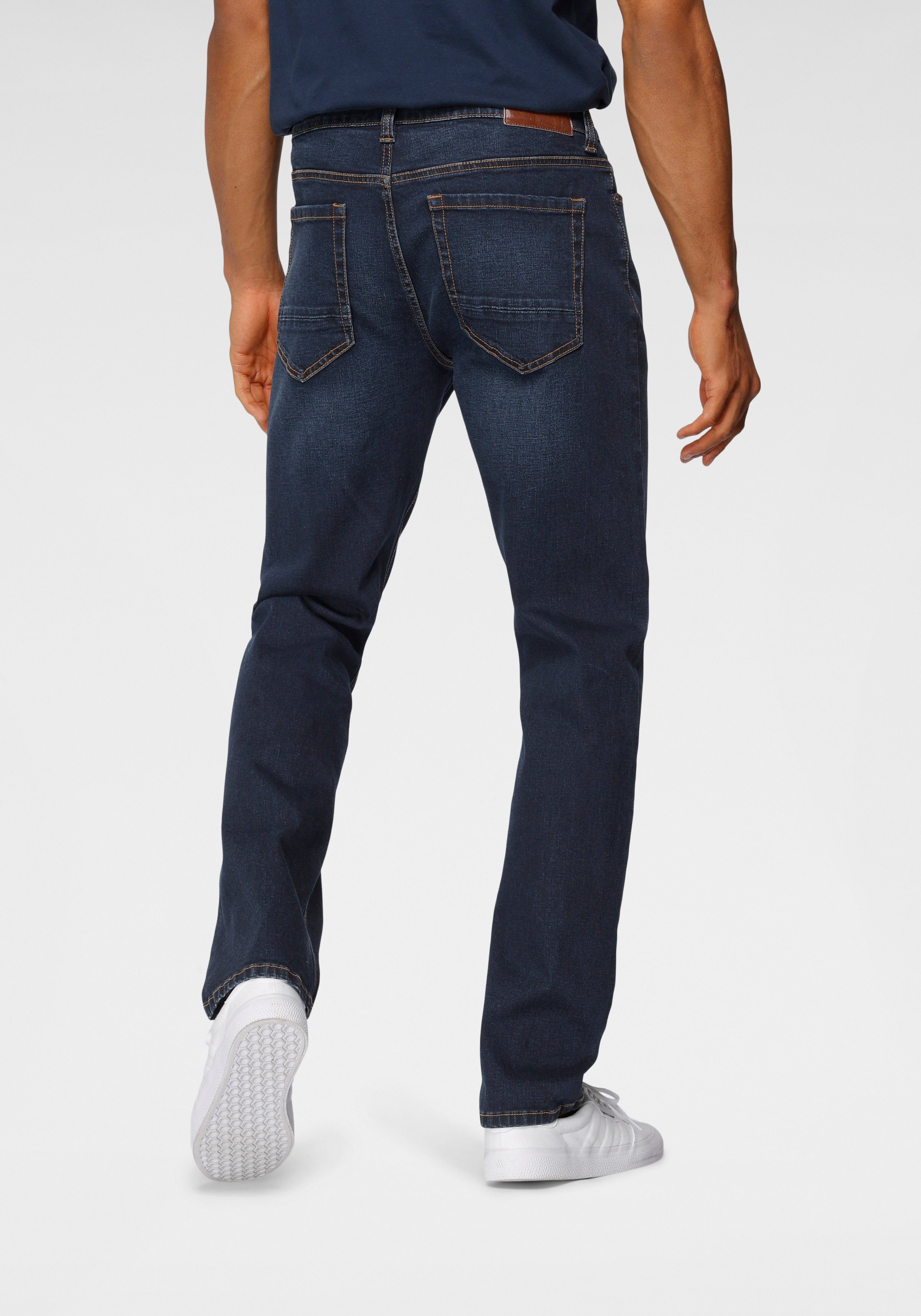 Bruno Banani Straight jeans Hutch rechte broekspijpen, gedeeltelijk met modieuze destroyed-effecten,
