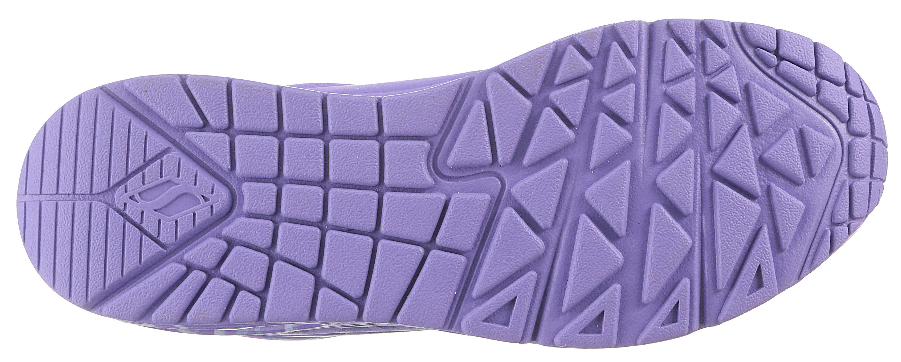 Skechers Sneakers met sleehak UNO-SPREAD THE LOVE Vrijetijdsschoen, lage schoen, veterschoen met coole graffiti-print