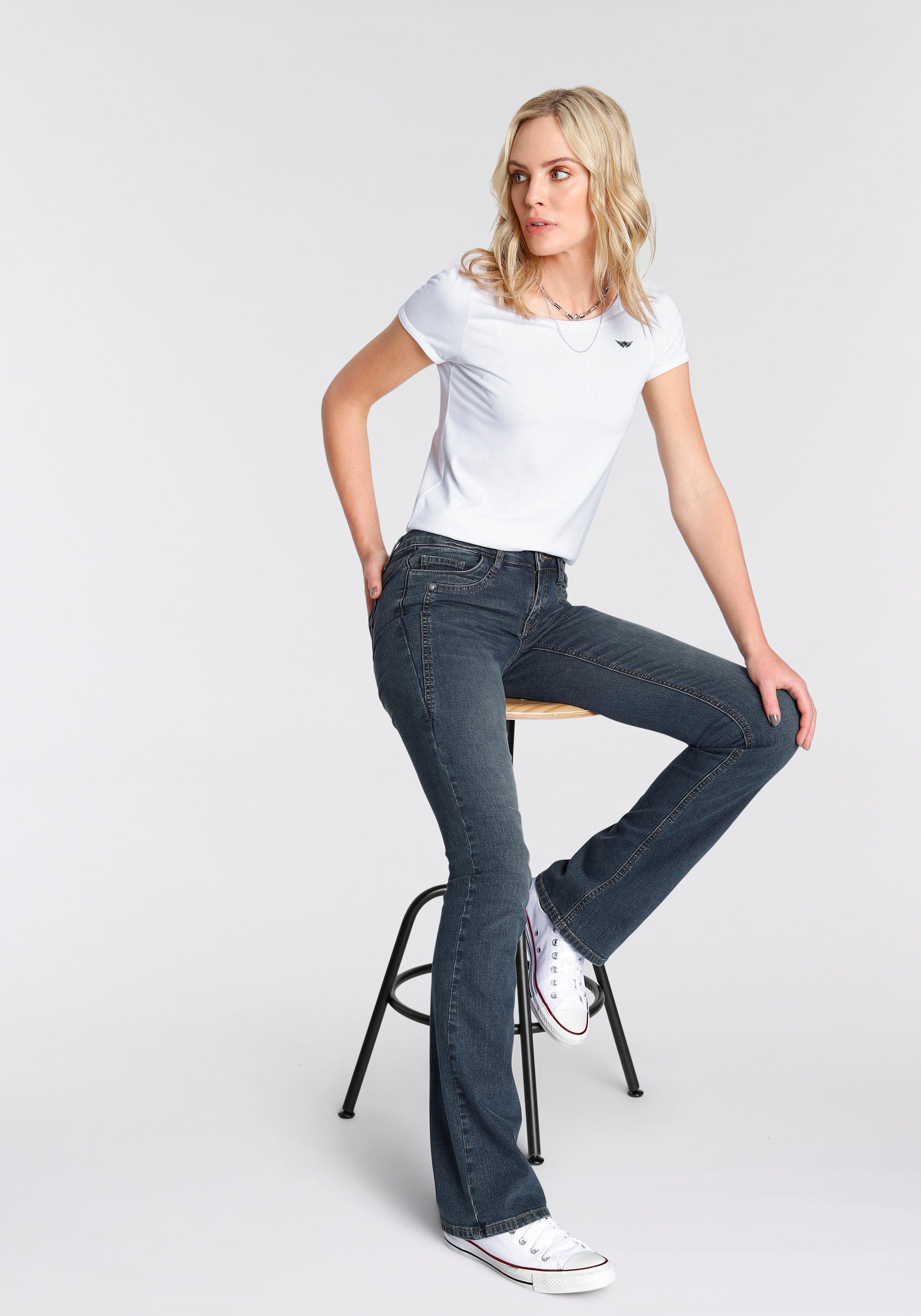 Arizona Bootcut jeans Met geren uitlopende pasvorm, lage taille, elastisch materiaal